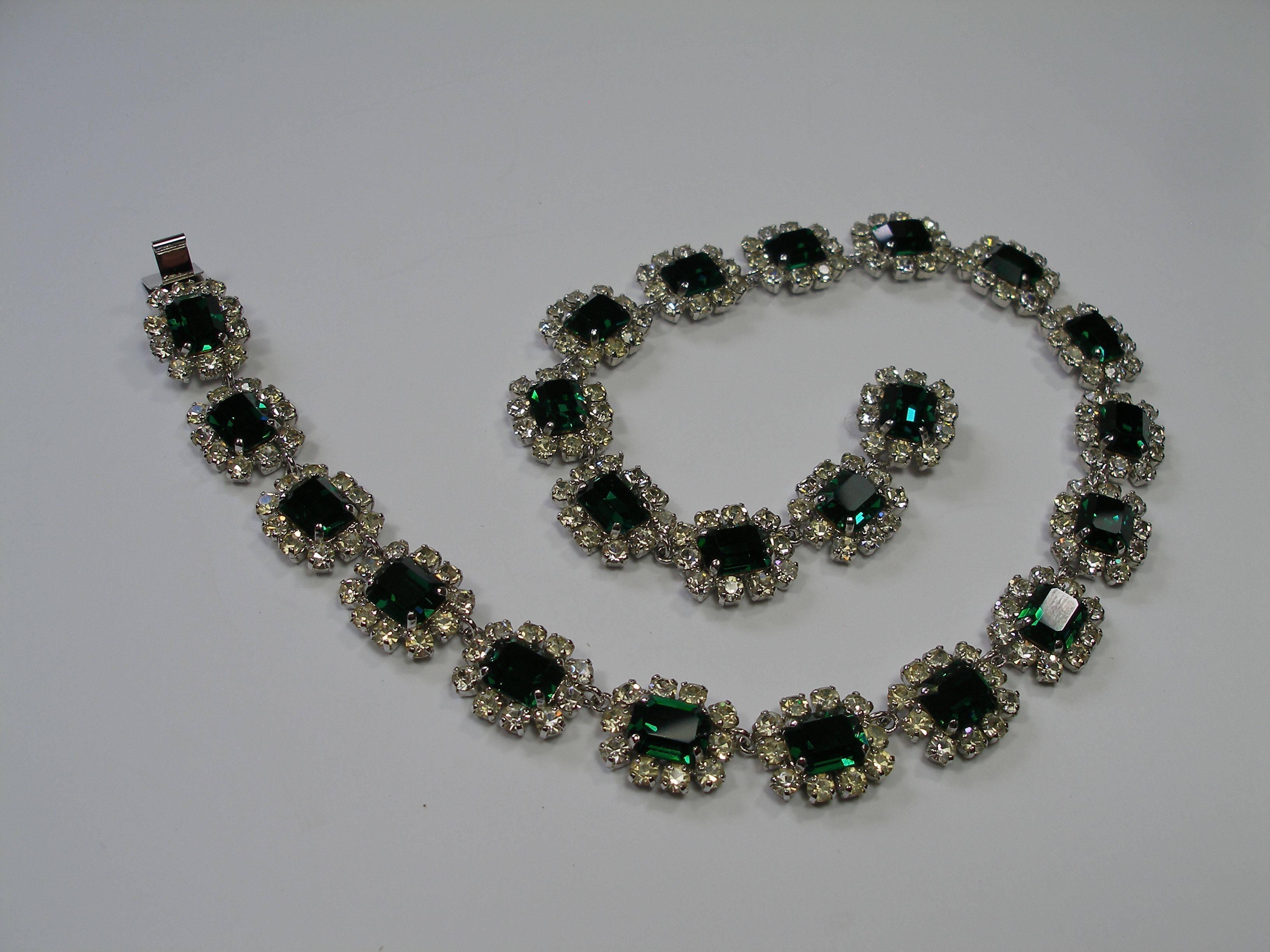  Dior Germany Emerald Rhinestone vintage 1966  Necklace  In Good Condition In VERGT, FR