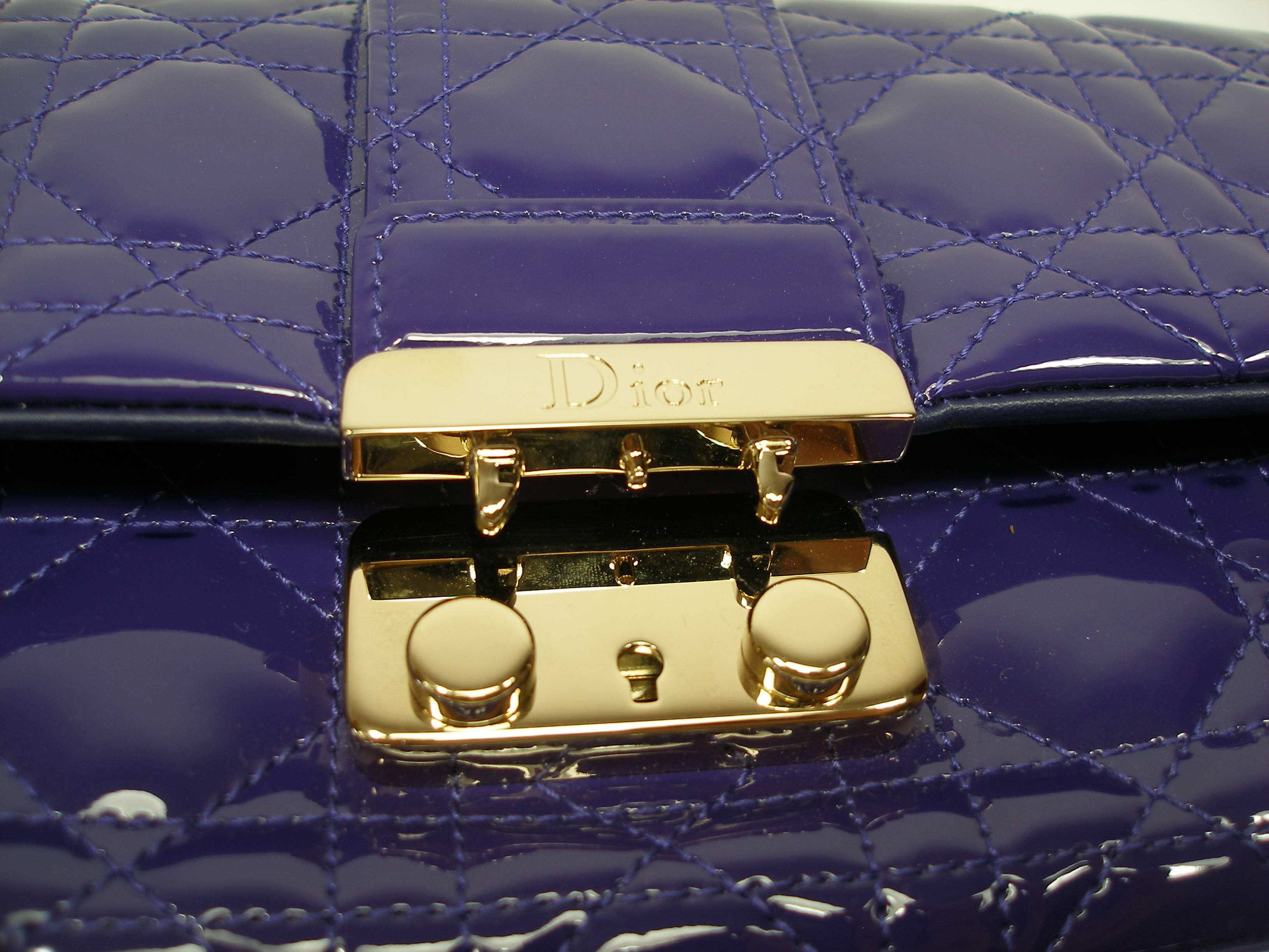  Dior NEW LOCK Pochette
 Cannage patent leather 
 Color : violet
 Gold Hadware 
 Dimensions : 19 x 14 x 5 cm 
 Please note : The small key is missing 
 Amovible strap 
 Comes with dust bag
 Sorry no card and no box 