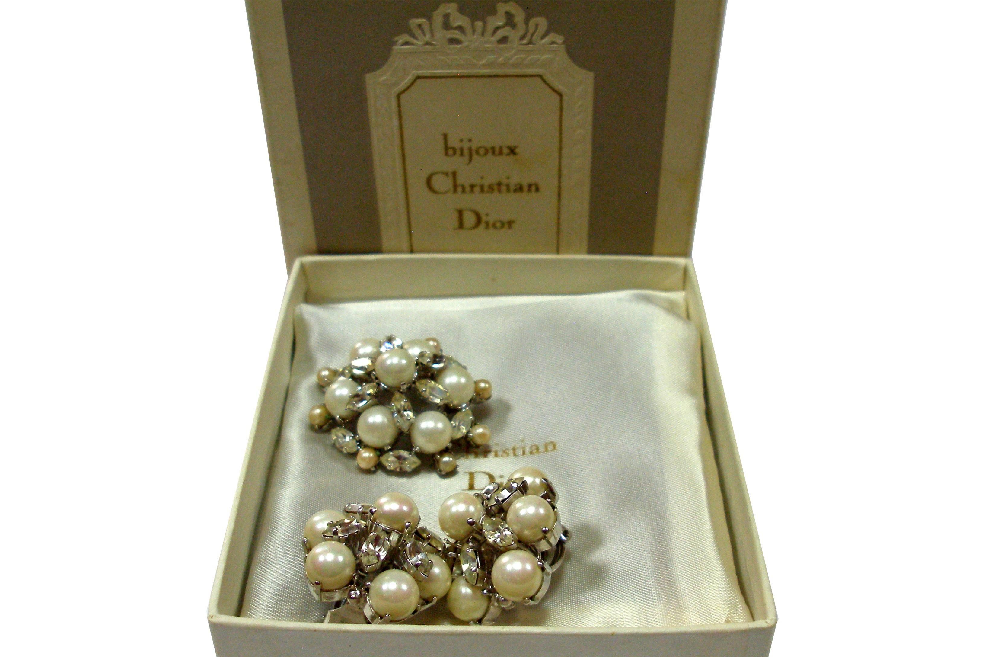 Women's Dior Vintage 1960 Clip Earring set and brooch /  Good Condition For Sale
