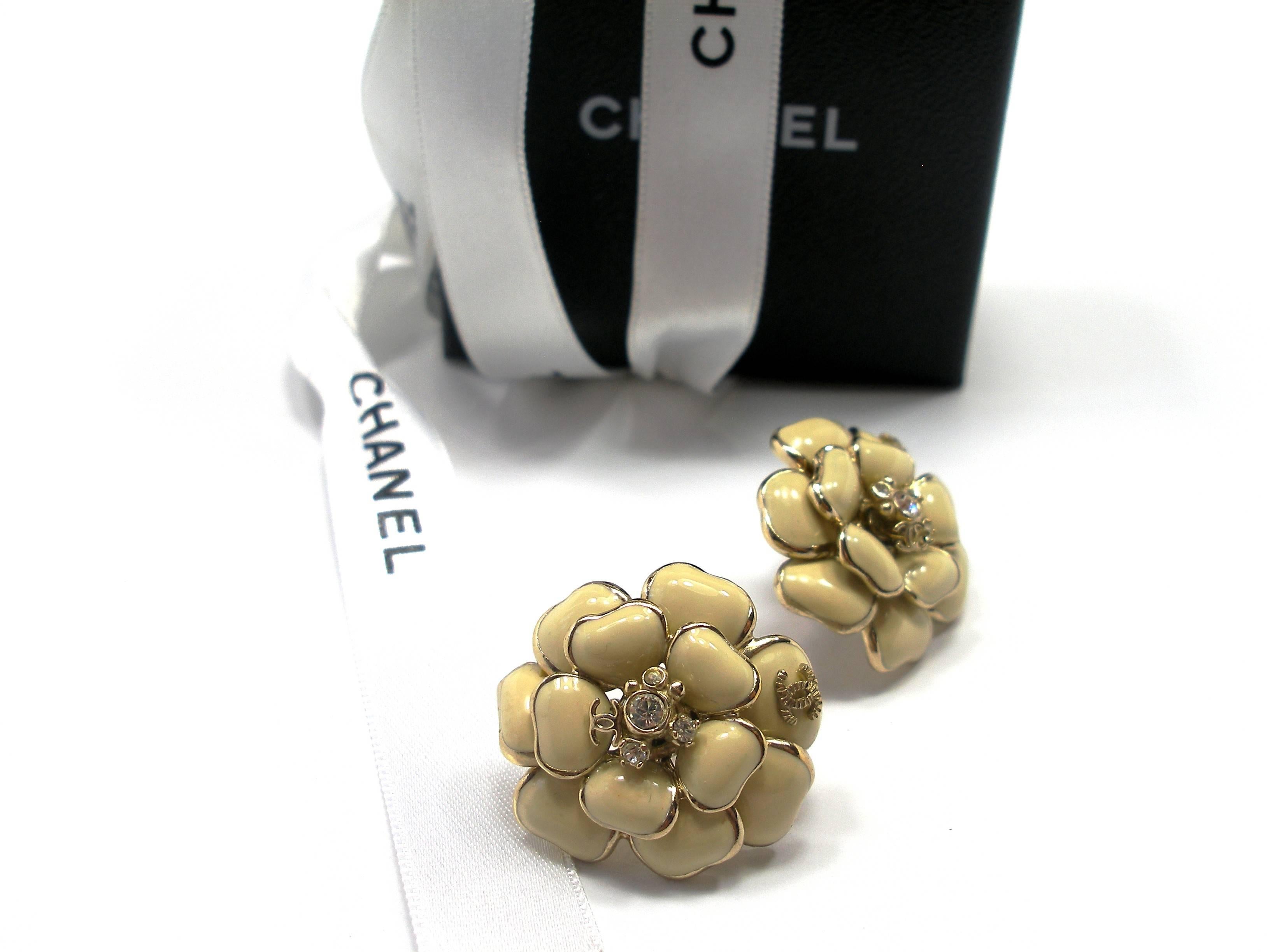 WON-DER-FULL Chanel CC Camélia Earings enamel and gold métal / RARE  1