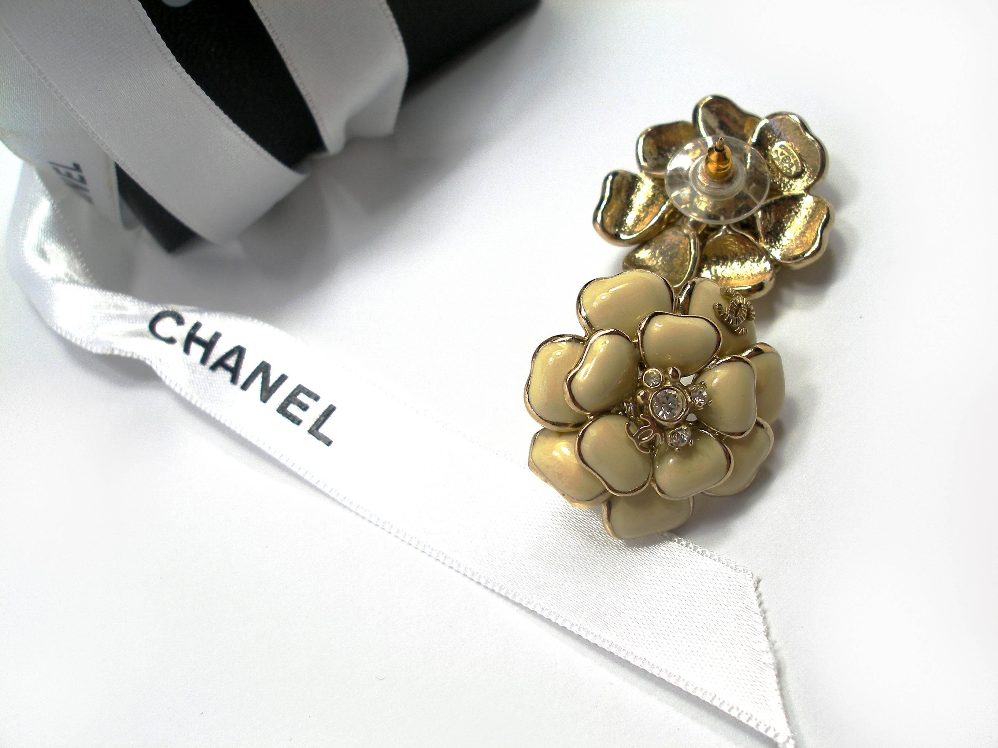 WON-DER-FULL Chanel CC Camélia Earings enamel and gold métal / RARE  2