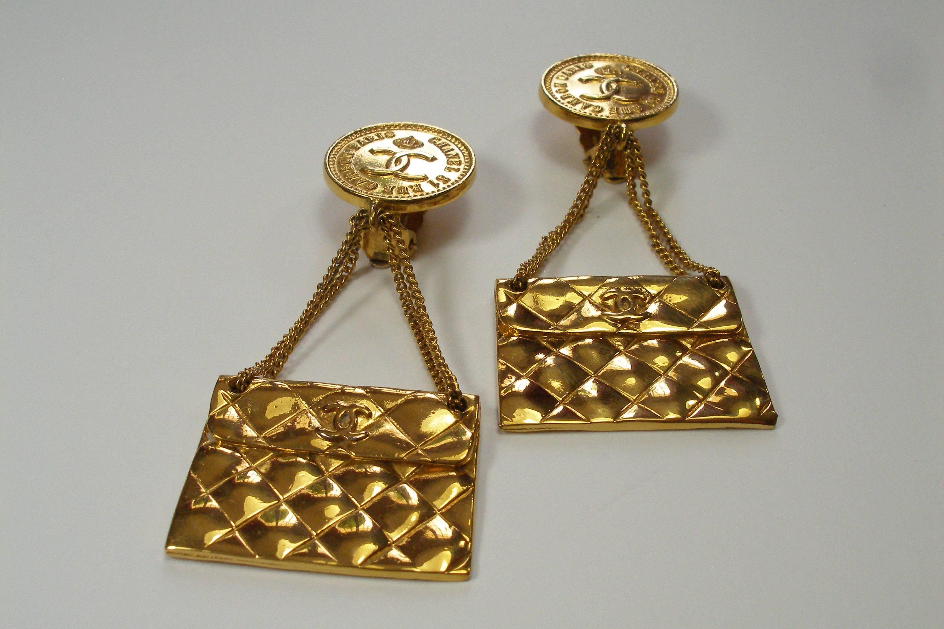  FANTASTIC CHANEL 1980/85 Iconic 2.55 Flap Bag Earrings / Good condition  In Fair Condition In VERGT, FR