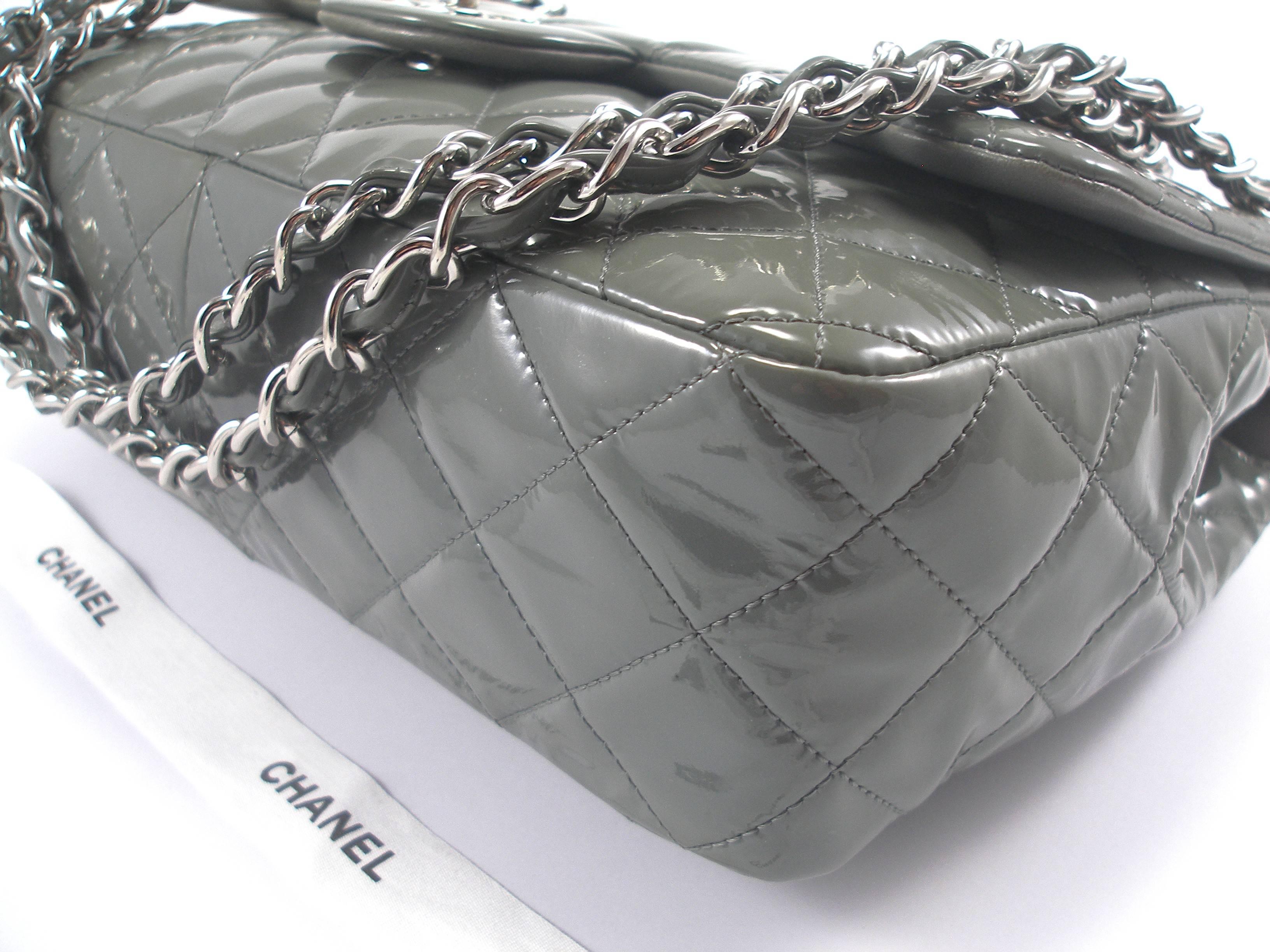  Chanel Quilted Patent Leather Classic Jumbo Chain Shoulder Bag Grey  In Good Condition In VERGT, FR