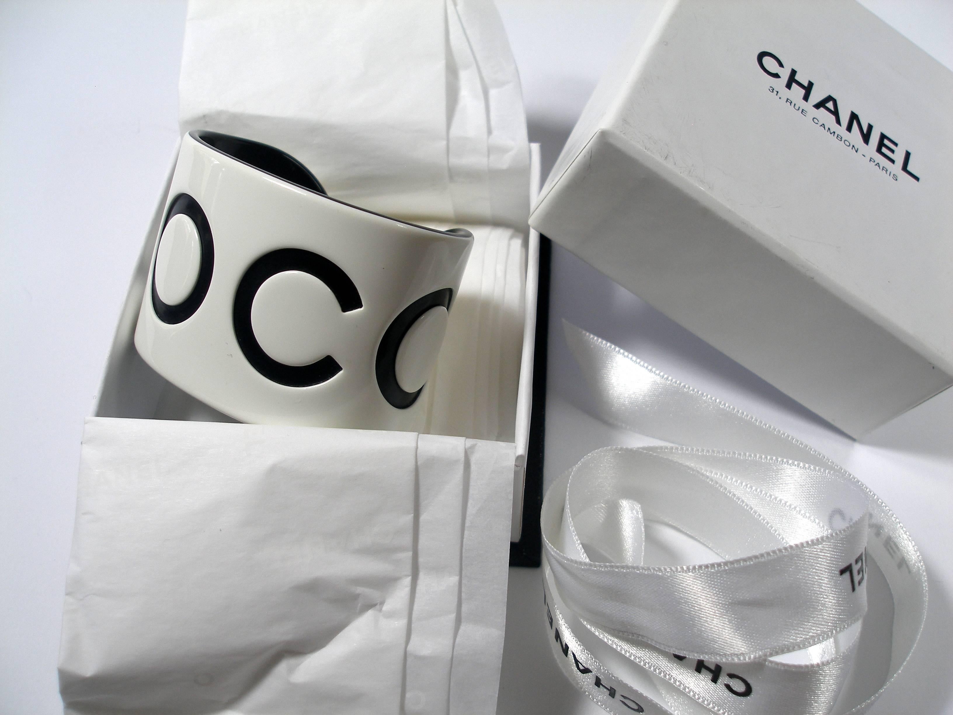 VINTAGE CHANEL White & Black Resin COCO Large Wide Cuff Bangle Bracelet  2