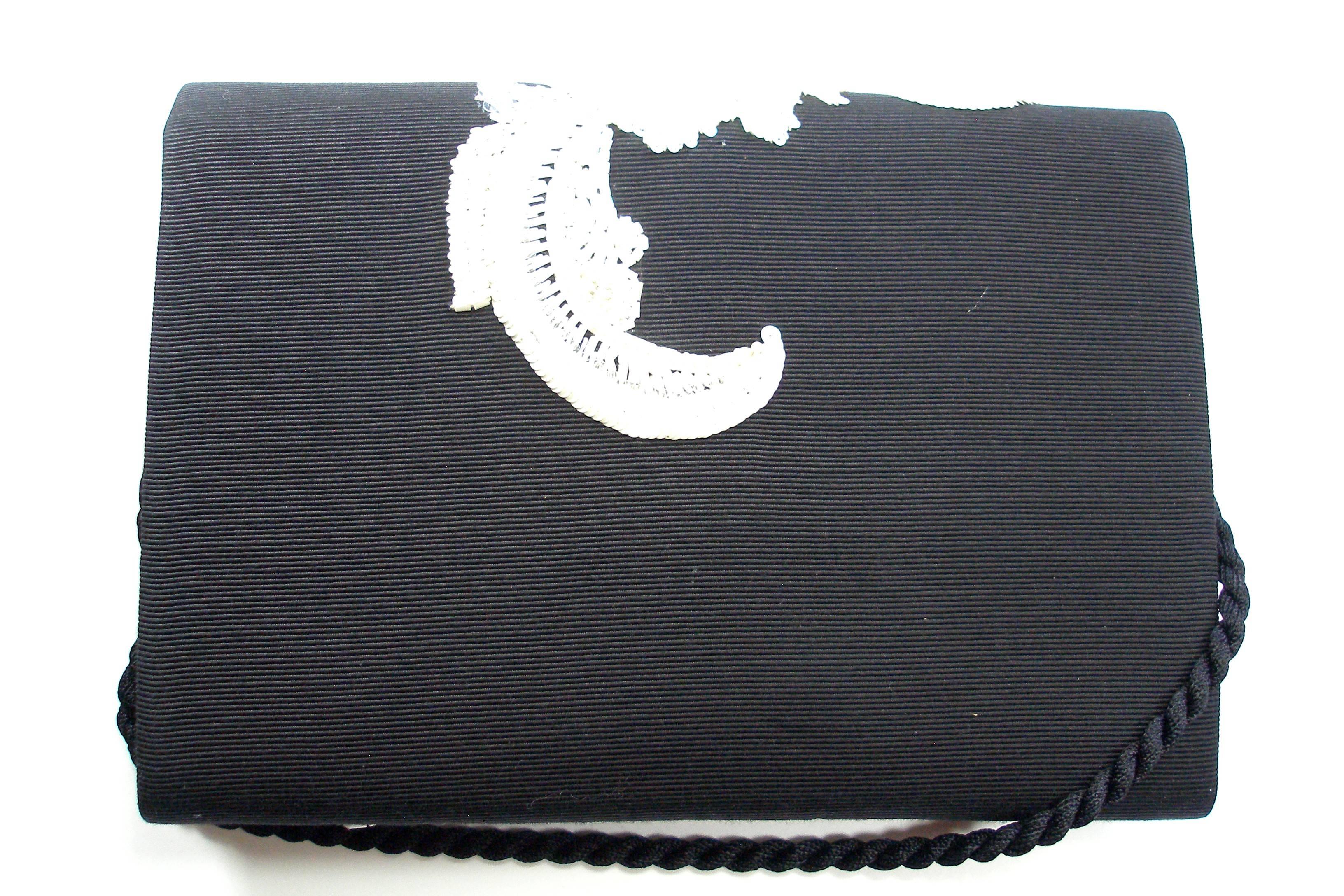 WONDERFULL Vintage Dior Couture Pearls and Sequins Black and White Evening Bag  In Good Condition In VERGT, FR