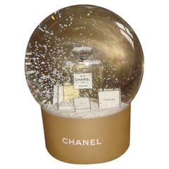 Chanel VIP Sammlerstück großes Parfum N° 5 Schneekugel  / Neu