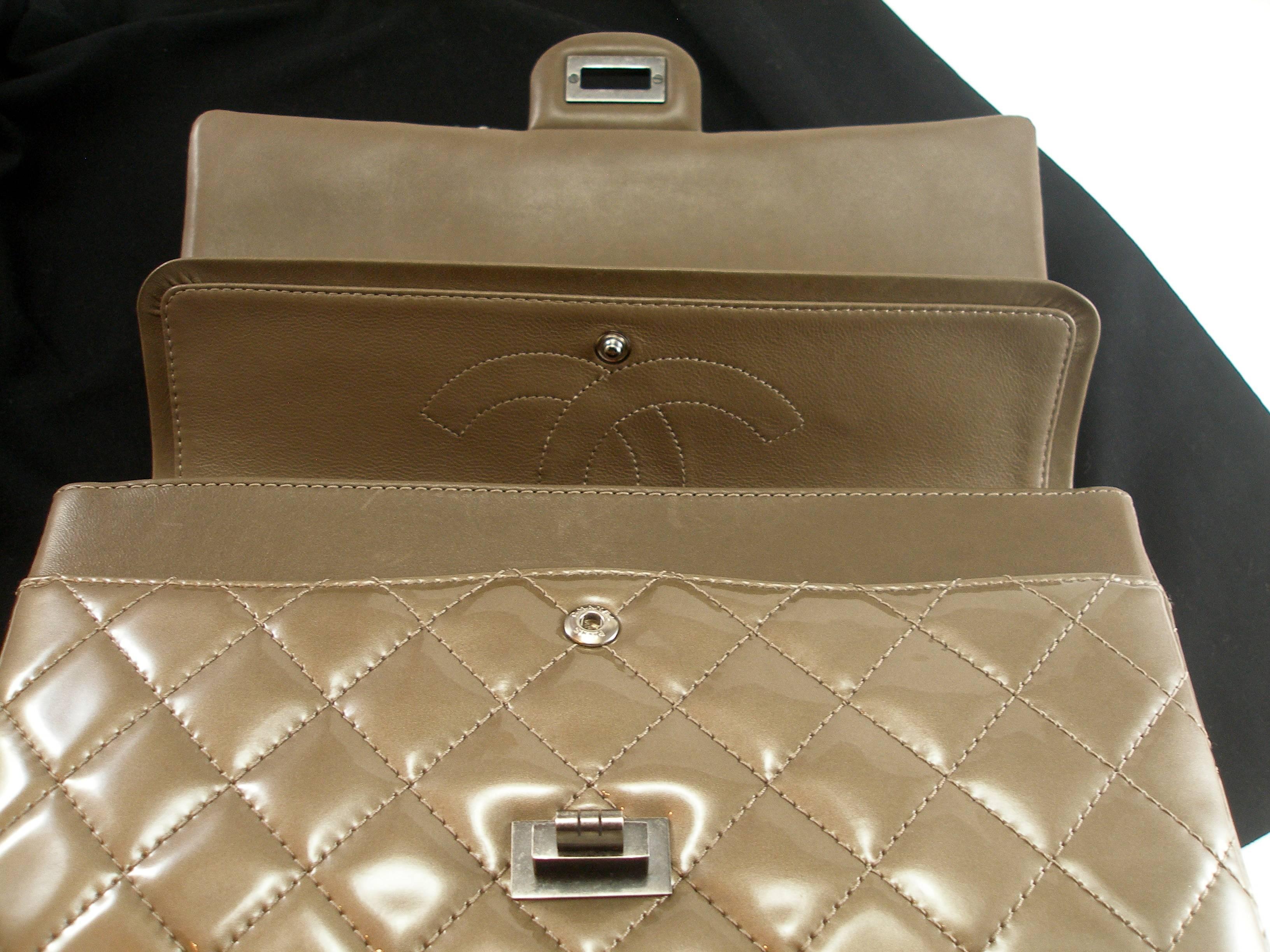 Chanel Taupe Patent Leather 2.55 Reissue Flap Bag   In Fair Condition In VERGT, FR
