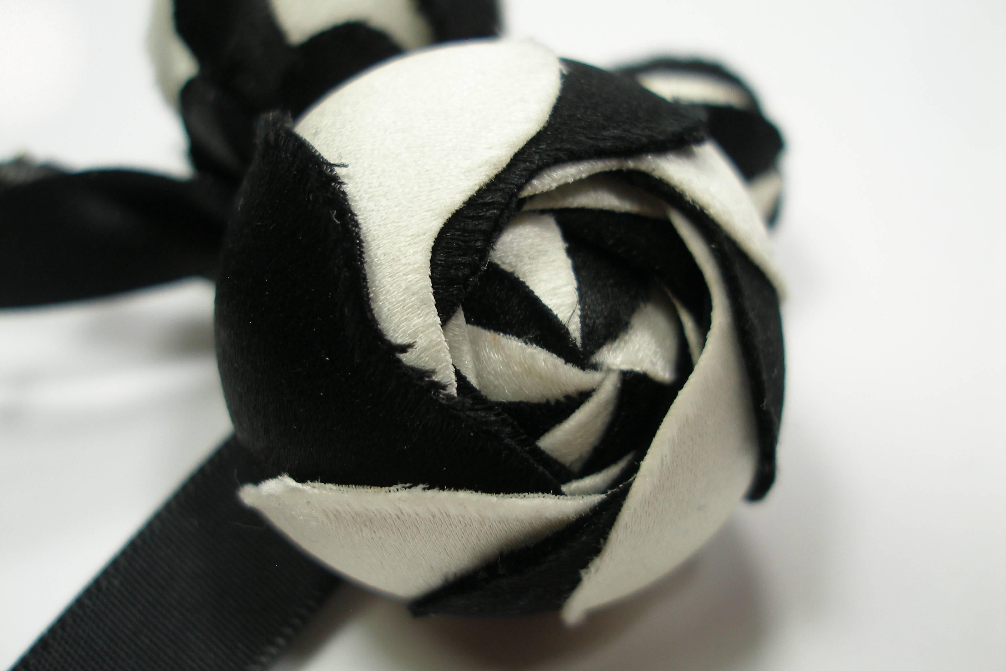 1980's Chanel Camellia Flower Black and white silk Brooch / Excellente Condition 1