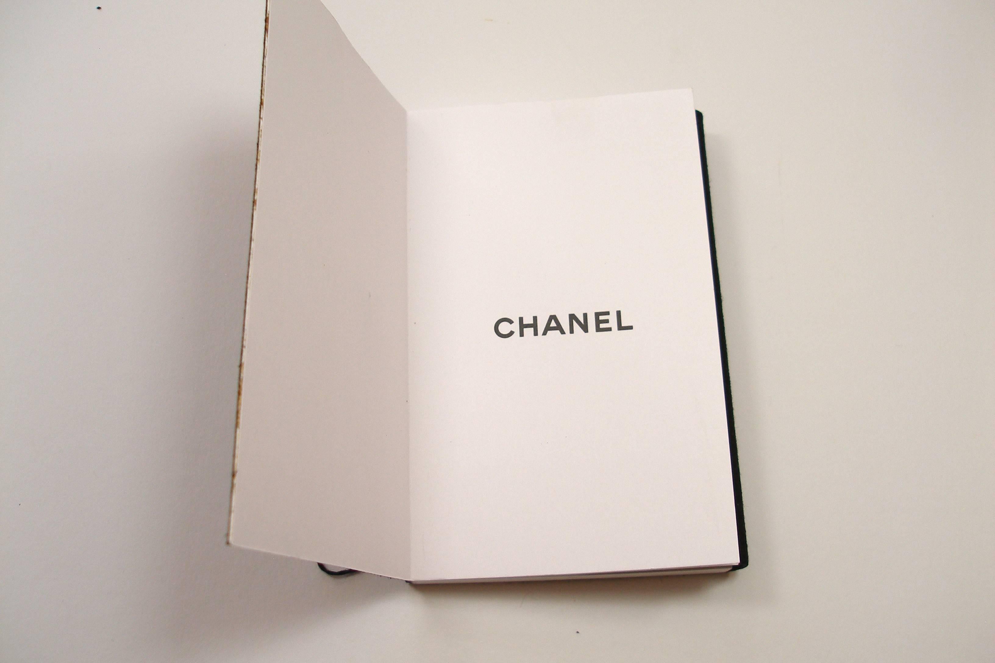 Chanel tends to give out some nice gifts to their VIP clients but I think this is one of the nicest !
NOTE BOOK 
Velvet note book cover
CHANEL is listed on the first page only
The other pages are white in color 
Size : 8 X 12 X 1 cm
Sorry no box