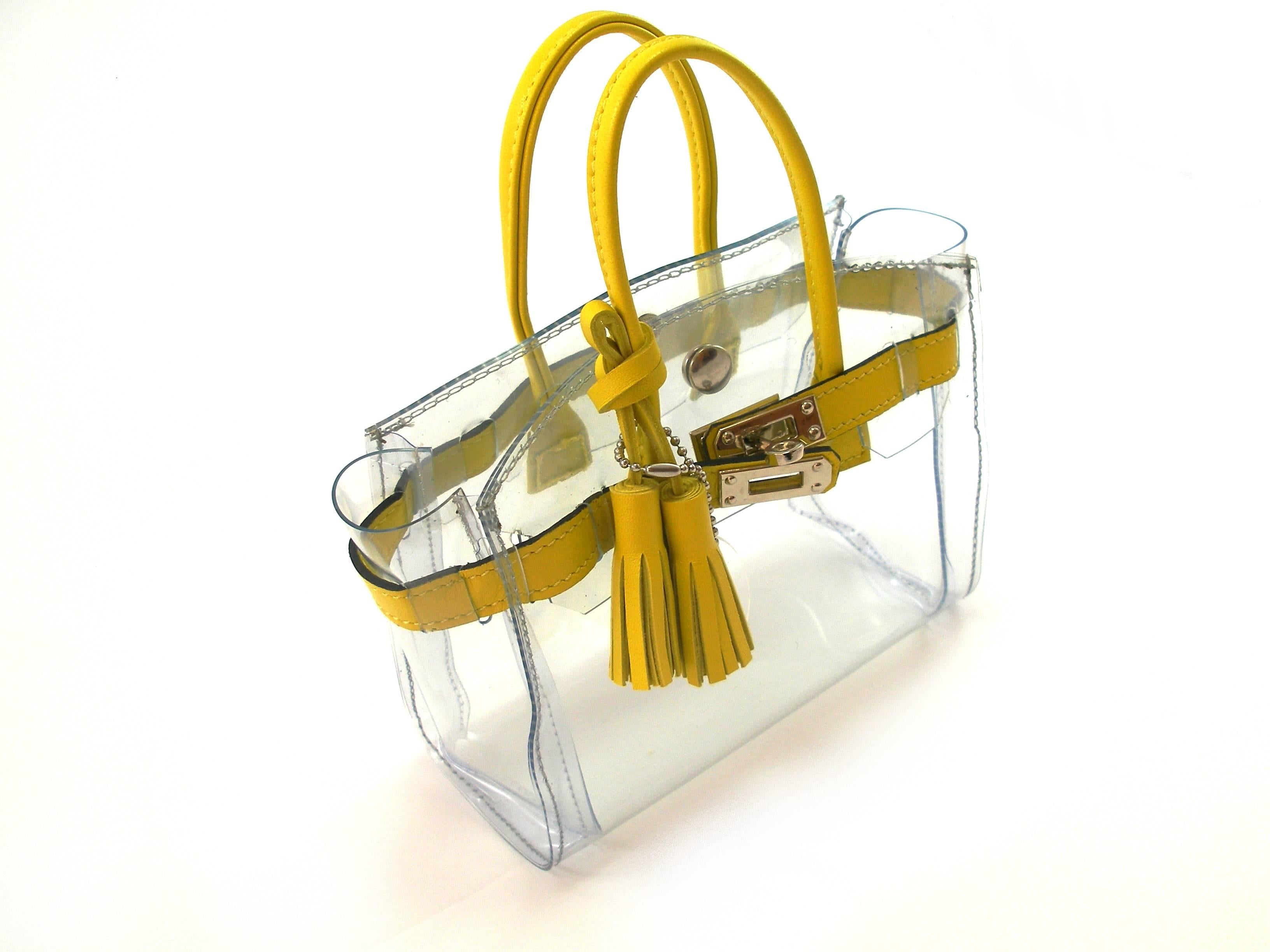 MA-GNI-FIC 
Our own production and brand filed Mon Autre Sac ® 
Highlight your luxury accessories!
Nice Pvc  and Leather Bag 
MINI Cabas Diamant 
Size :  16 X 12 X 7 cm 
Yellow leather
PVC 
Brand New
Its comes with dustbag Mon Autre Sac