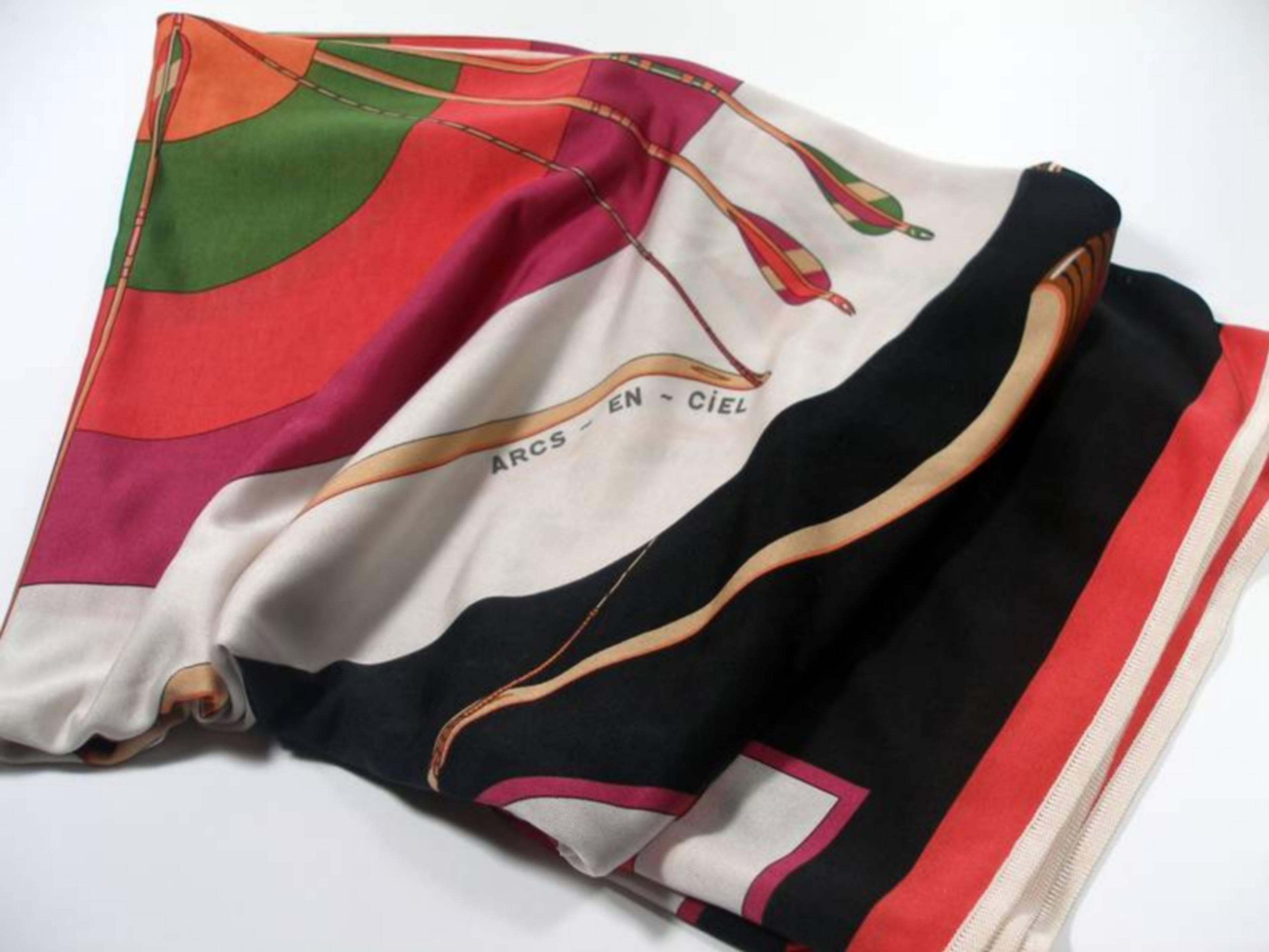 Luxurious jersey ( fluide ) Scarf 
Designed by Julia Abadie in 1980 
MADE IN FRANCE by HERMES
Model : ARC EN CIEL
100% Jersey silk
Edition 2012 
Good condition 
Its comes with Hermès shopping bag and ribbon 
INTERNATIOANALS BUYERS TAXES ARE