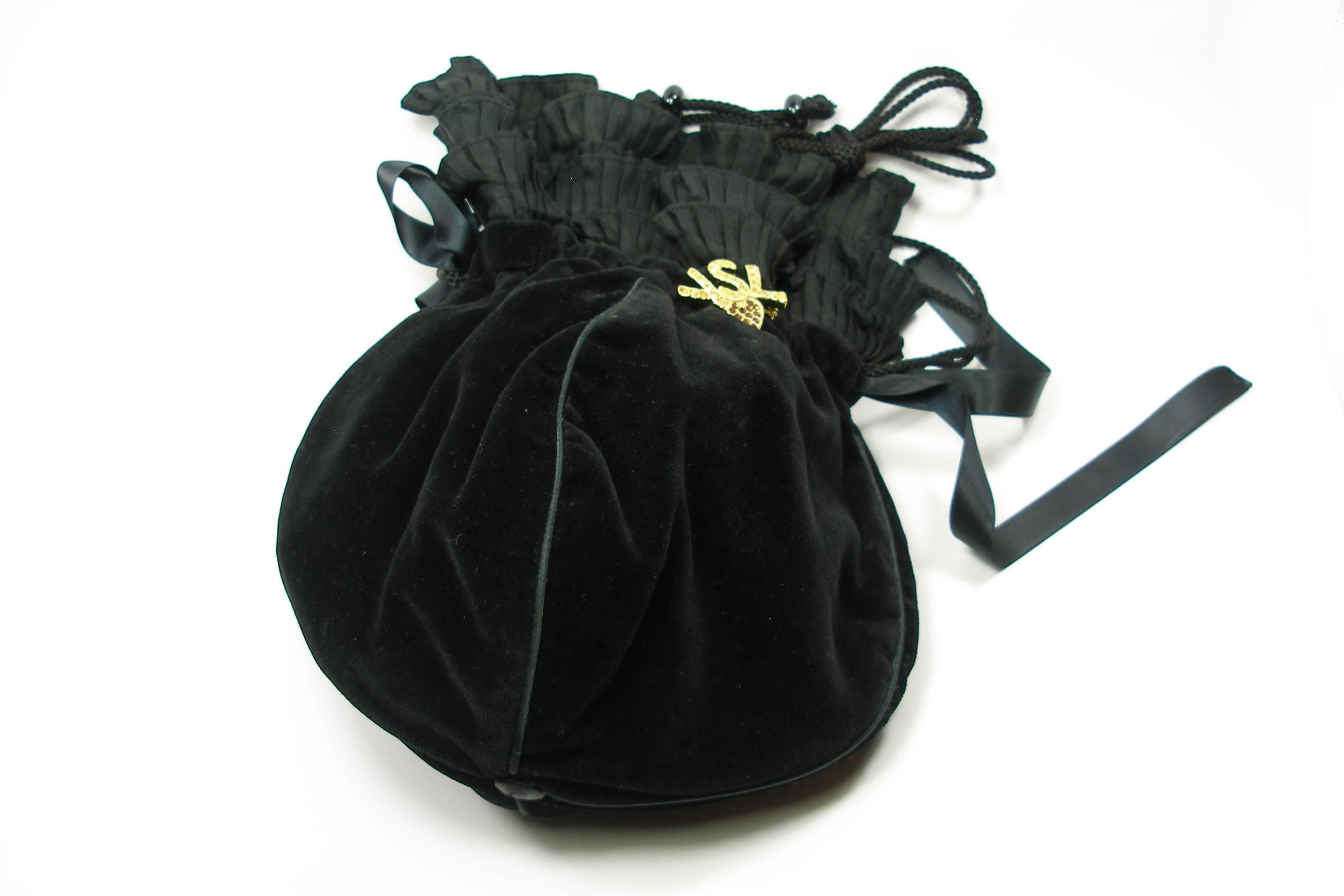 SO cute !
YVES SAINT LAURENT vintage black velvet and satin ribbon evening bag 
 Its comes with brooch YSL Gold Plated avec red strass 
Signed inside Yves saint Laurent .
Size approx : 17 cm x 25 cm 
Sorry no box , no dustbag
Please note for this