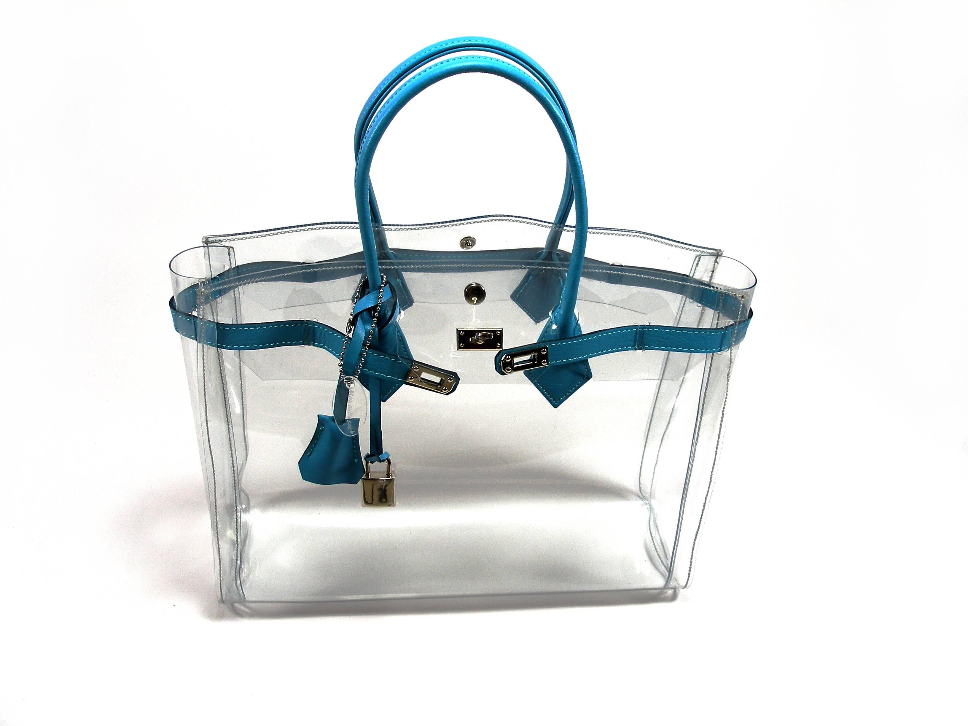  MA-GNI-FIC 
Our own production and brand filed Mon Autre Sac ® 
Highlight your luxury accessories!
Nice Pvc and Leather Bag 
Cabas Diamant 
Size :  L 32 X H 24 X P 12
Bleu ciel leather
Brand New
Its comes with dustbag Mon Autre Sac ®
INTERNATIONALS