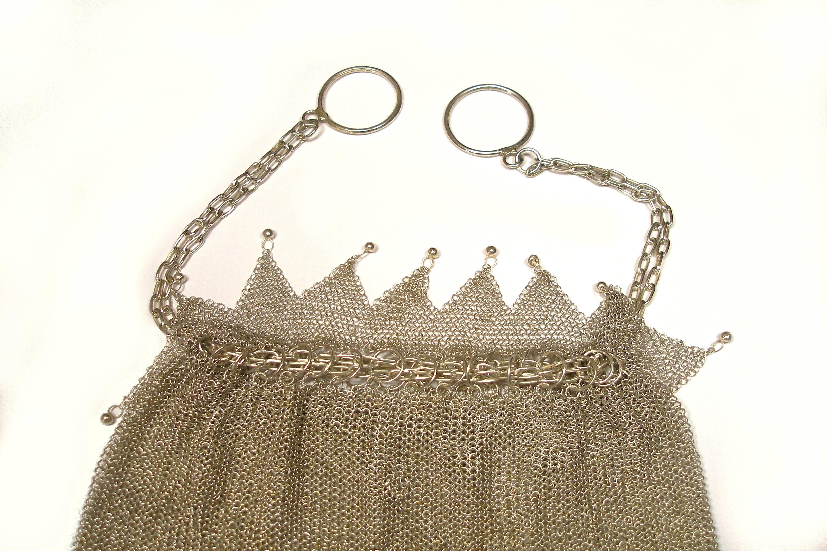 ABSOLUTY COLLECTIBLE Antique 1900 Silver Evening Bag Made In France In Good Condition For Sale In VERGT, FR
