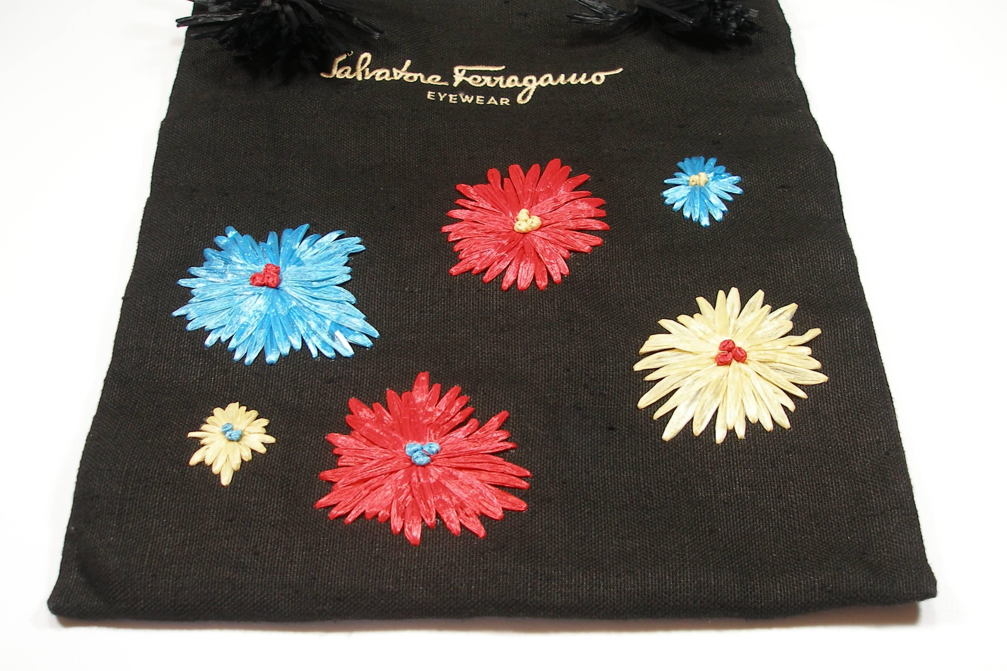 Stunning Vintage Rafia Flowers and Lin Handbag Salvatore Ferragamo In Good Condition In VERGT, FR