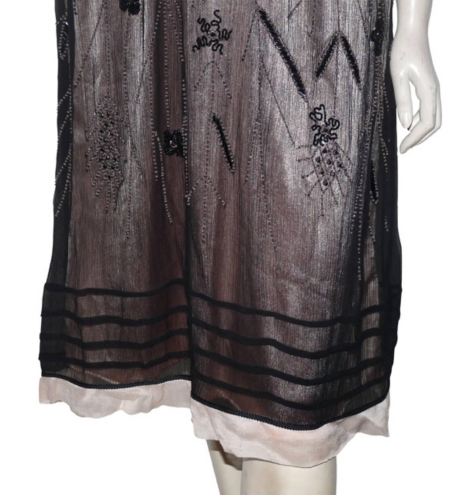 MA-GNI-FIC John Galliano Silk Pearls Dress  / Excellente Condition In Excellent Condition In VERGT, FR