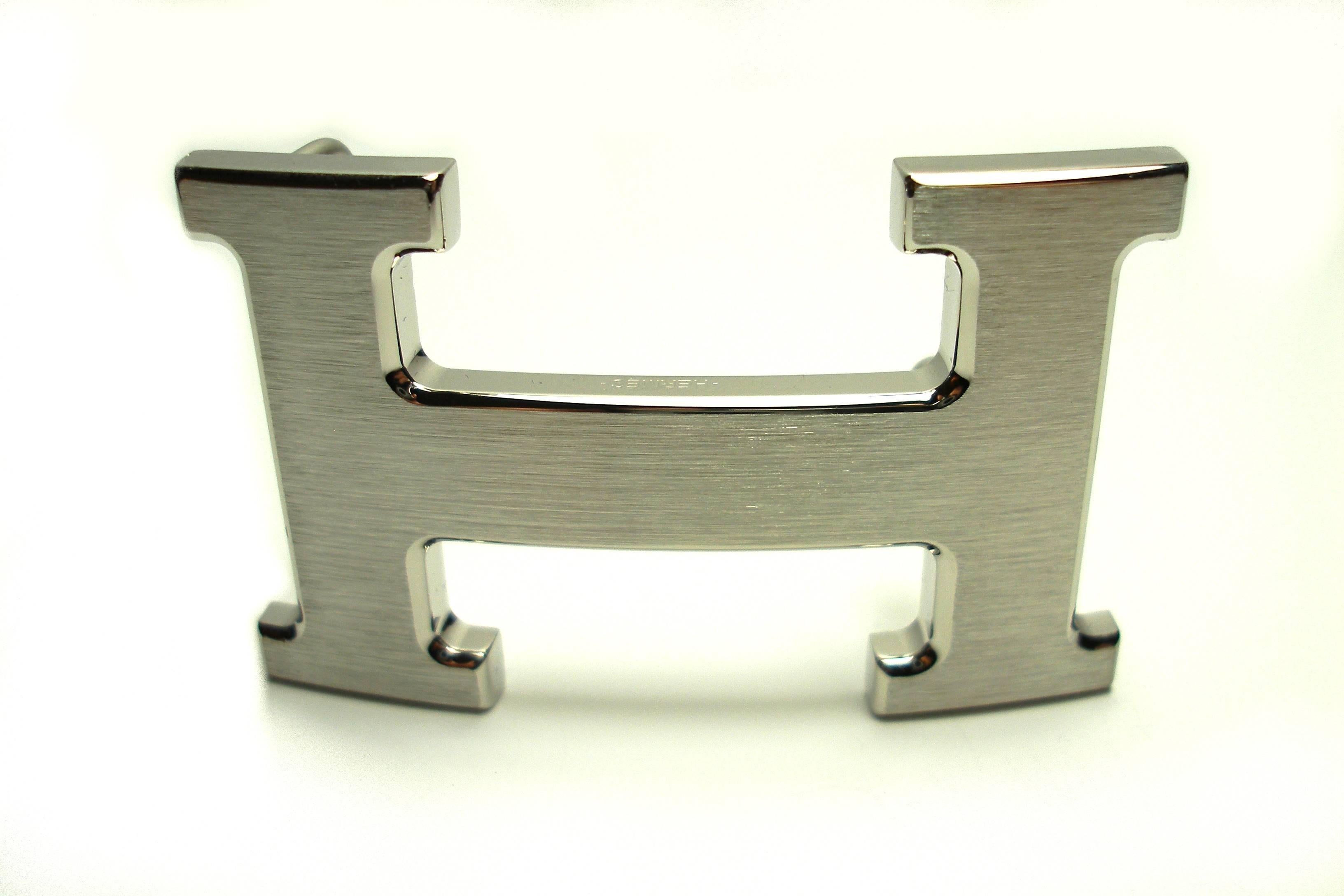 RARE PALLADIUM BROSSE HERMÈS BUCKLE H CONSTANCE 
Impossible to find in Hermès shop 
Signed 
Excellente condition
Belt Buckle in dustbag AL
For strap in 3.2 cm / only buckle 
INTERNATIONALS BUYERS CUSTOMS DUTIES AND TAXES ARE INCLUDED FOR THIS
