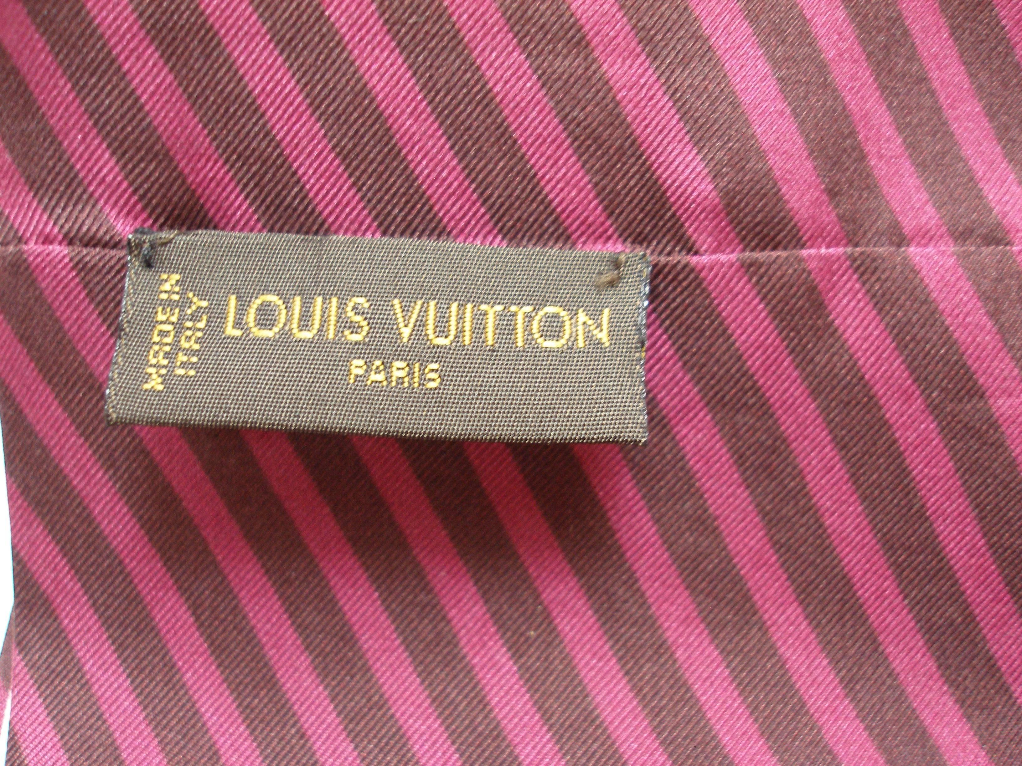 Women's  Louis Vuitton Snood Scarf Heart 100% Silk / Good Condition 