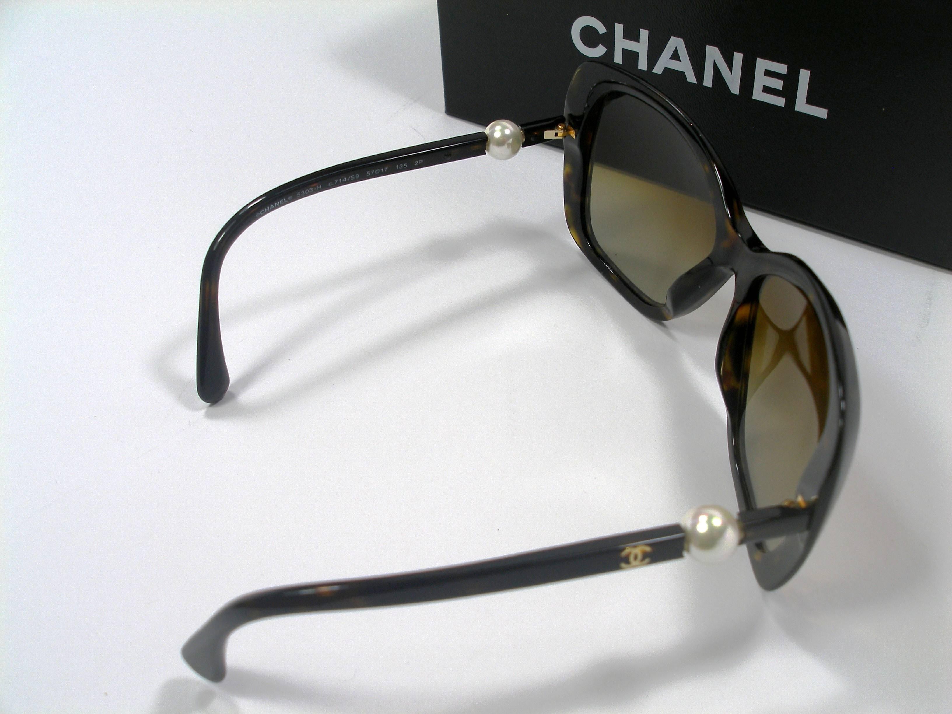 Chanel Collection Perle Sunglasses / Like New  In New Condition In VERGT, FR