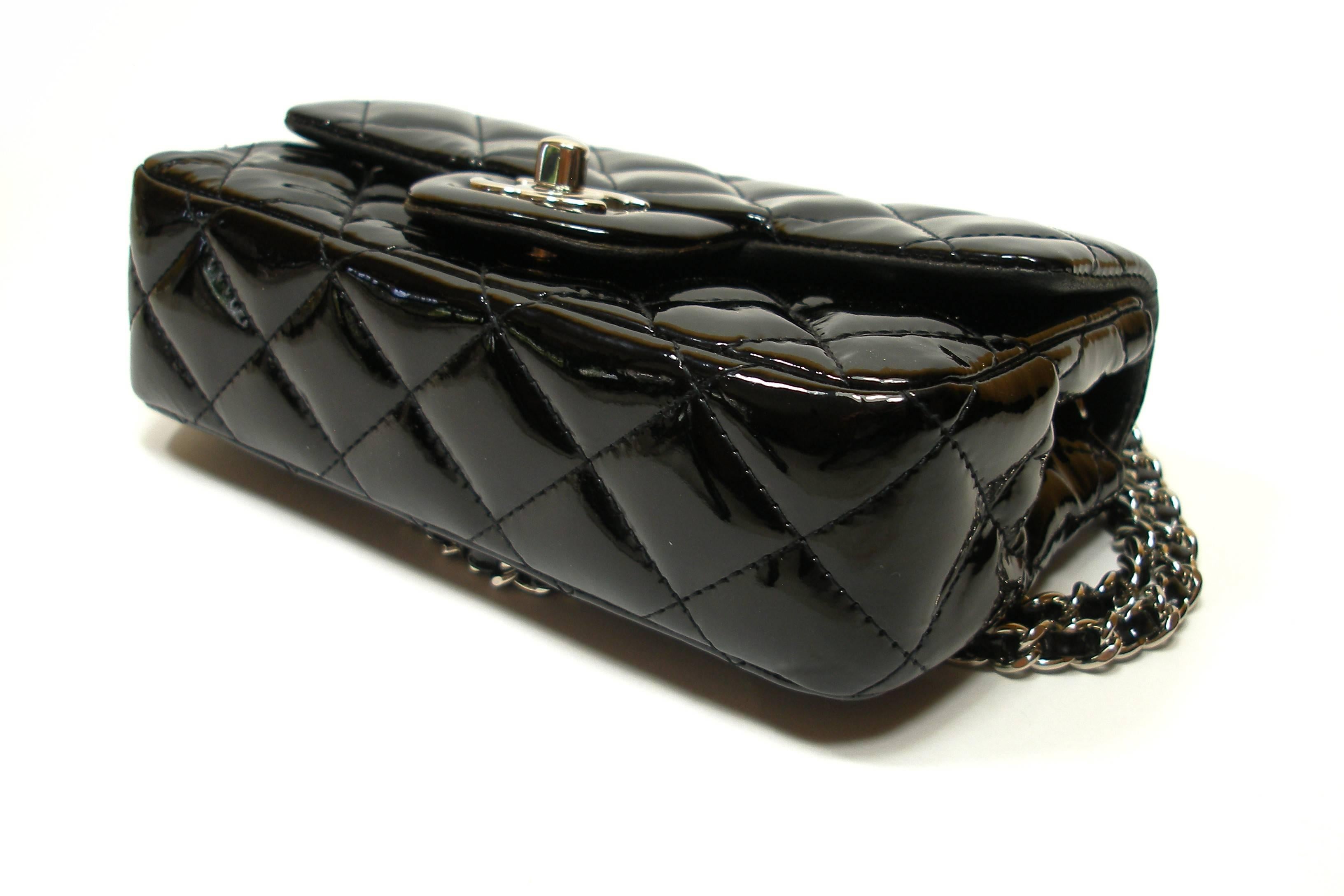 ICONIC Mini Timeless Chanel Patent Leather Silver Hardware / Good Condition  In Good Condition In VERGT, FR