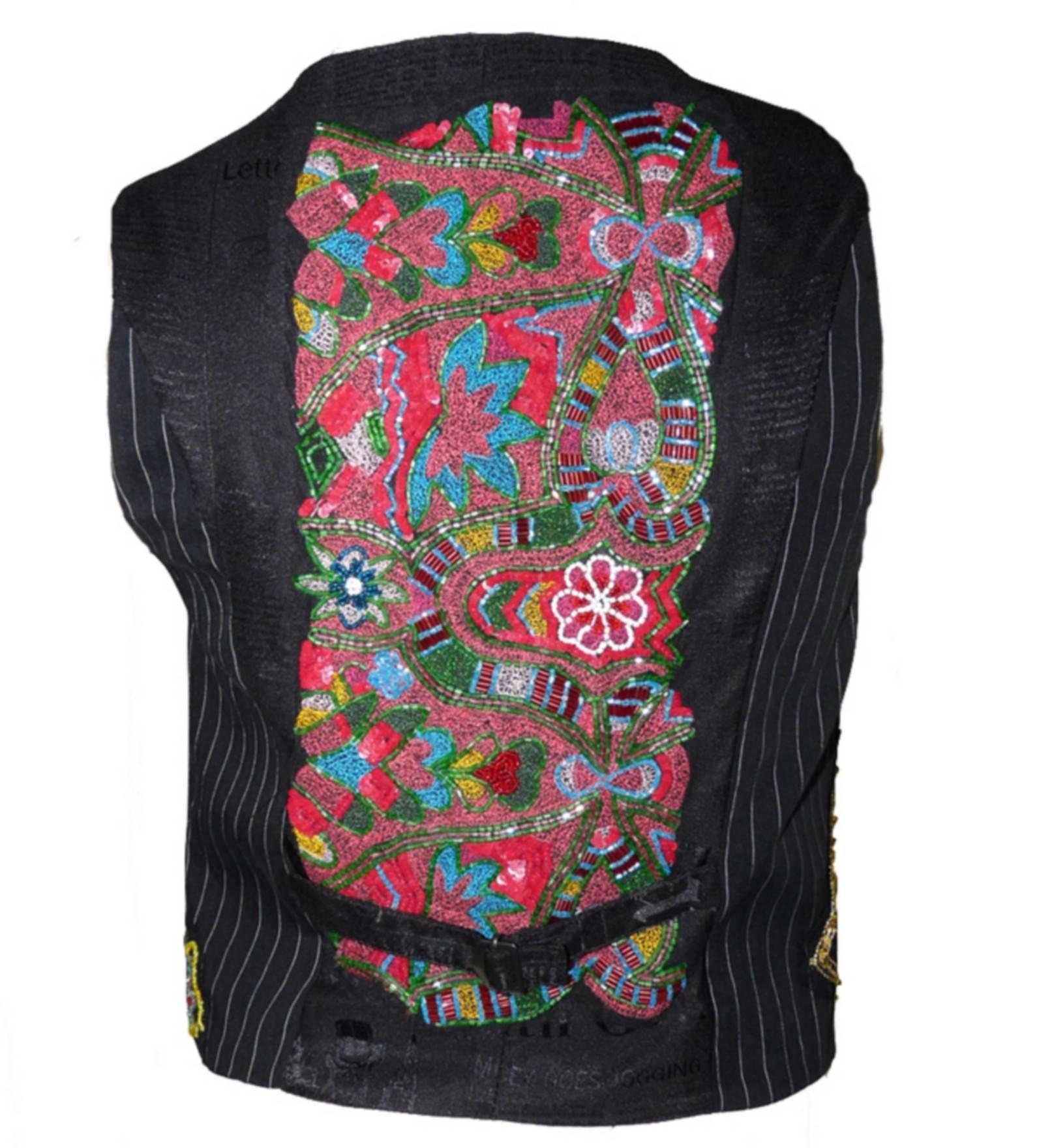 LO-VE-LY Sleeveless Vest John Galliano Sequins and Pearls Size 36  In Excellent Condition In VERGT, FR