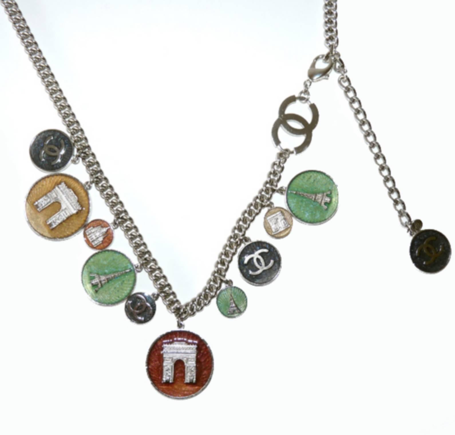 Beautiful silver metallic chain belt embellished with charms.
Double face, silver charms with acronyms CC and other charms monuments of Paris and double C intercrossed silver on a background of glass paste colors.
Charms 3 - 2.5 - 2 and 1.5 cm in