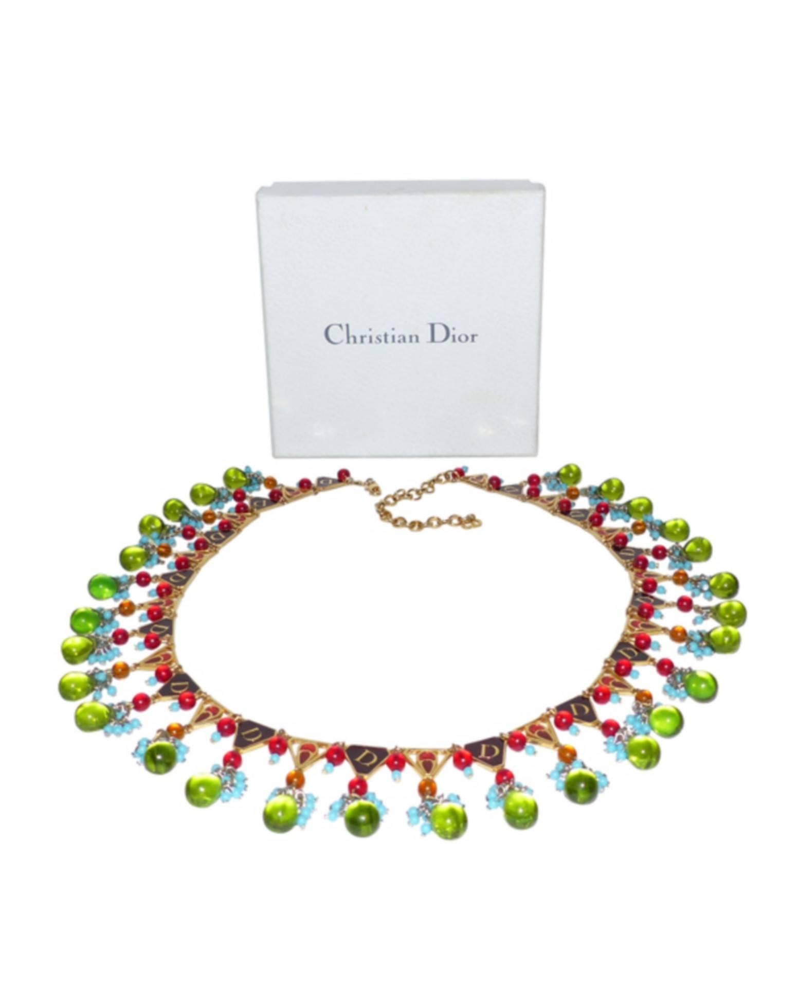 Beautiful Christian Dior necklace in green glass beads, red and turquoise.
Hinged base in gold metal and faceted enamel logo D Dior
Chain link to carry it more or less long and closing carabiner 
Good condition
Comes with its box and dustbag
2