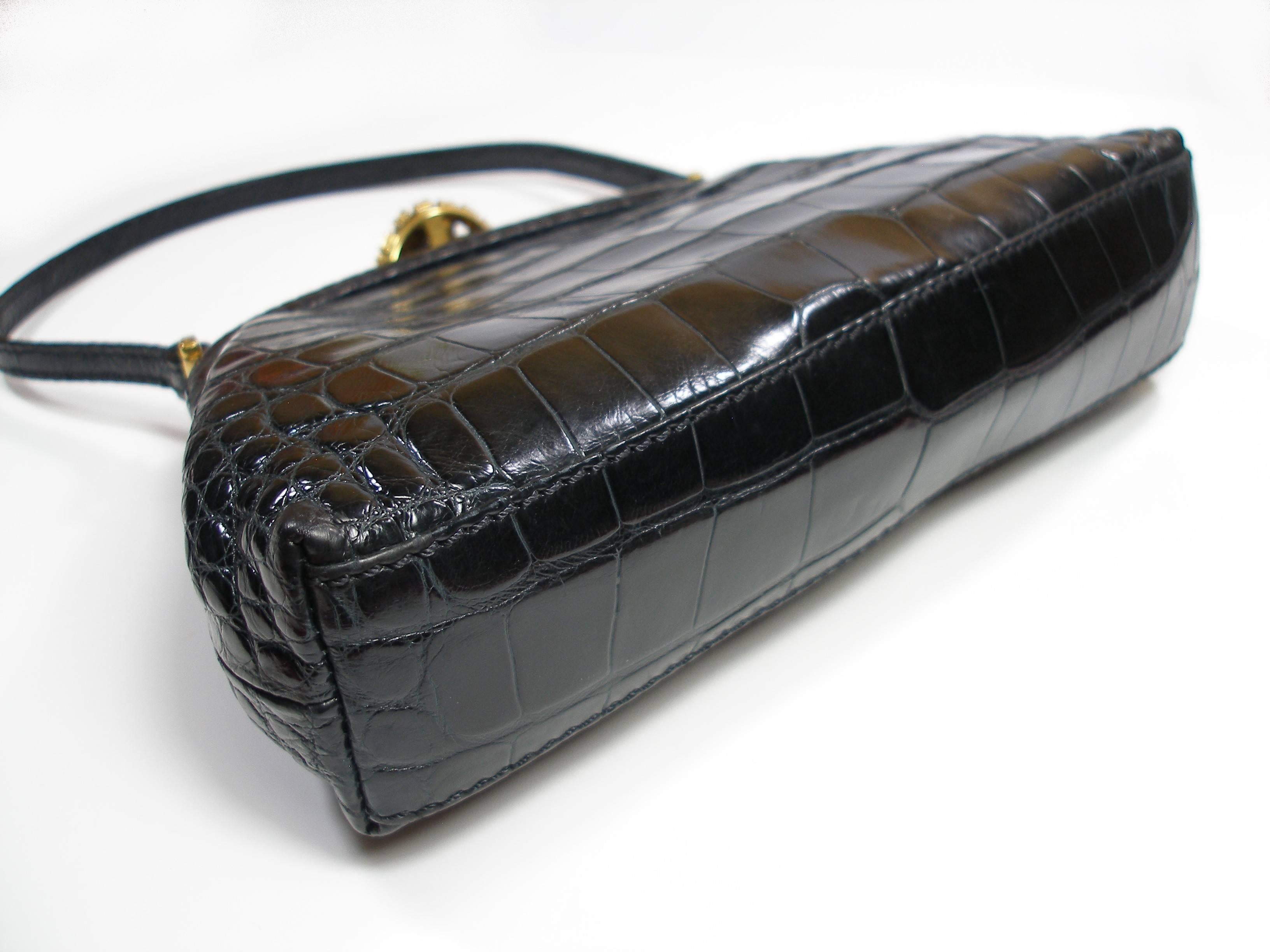 Rare Alligator and Swarovski Crystals Valentino Garavani Small Evening Handbag  In Good Condition In VERGT, FR