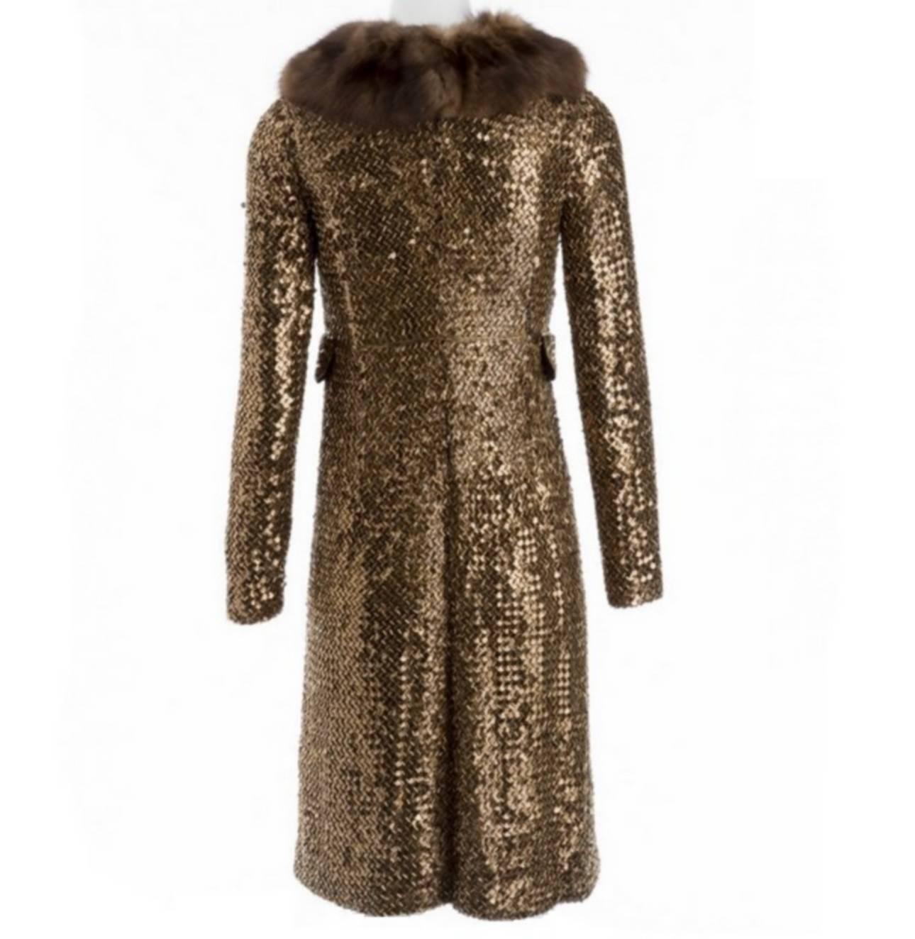 Limited Edition Collection Spécial Pièce
Amazing for your event and Chrismas days
Its comes with 2 removable collars 
Black and Brown
Black velvet coat lining
Excellente condition
Note for this coat : No compositon tag inside
Size  38 IT / French