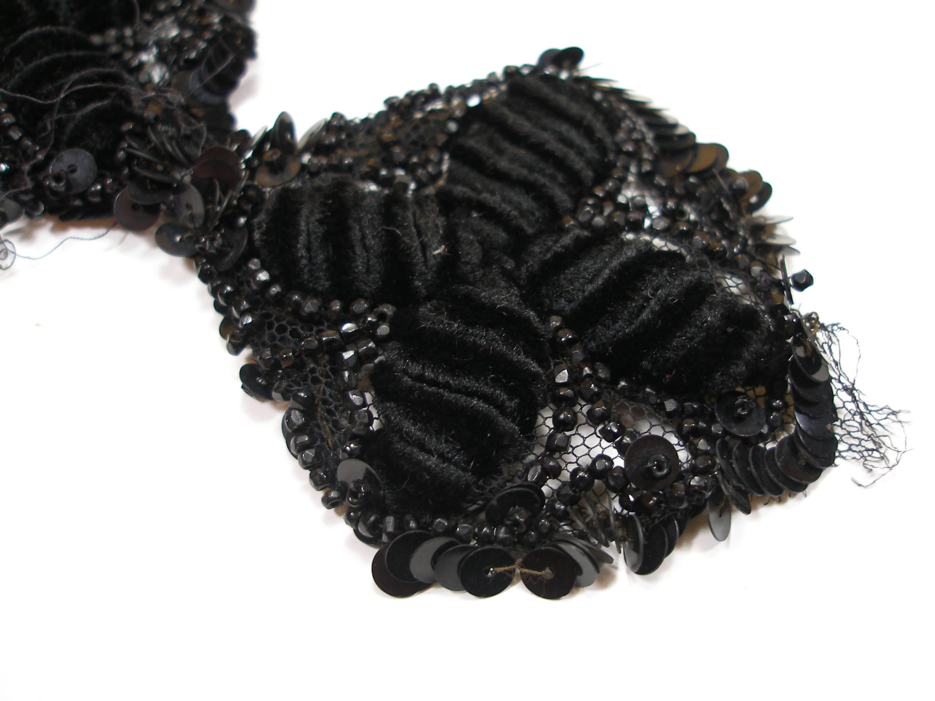 Women's XXth Century Vintage Black Flowers Tulle Pearls Sequins / Good Condition For Sale