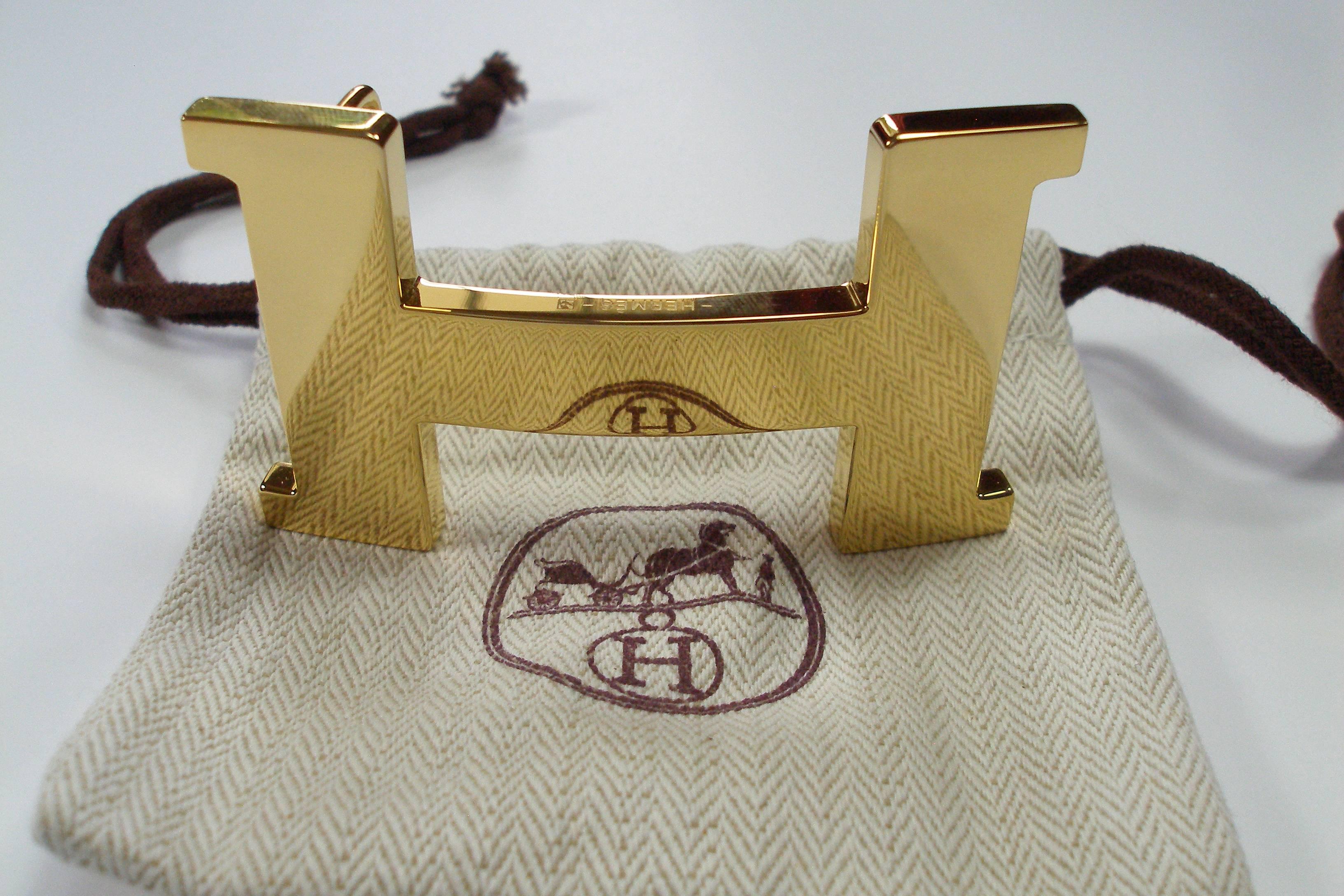 Impossible to buy this H constance buckle at the hermès shop
Wonderfull H Constance 2 
For strap in 42 mm or 4.2 cm 
ONLY BUCKLE 
Gold Plated
Signed Hermès and production number
Its comes with Hermès dustbag
Sorry no Box 
Thank you for visiting my