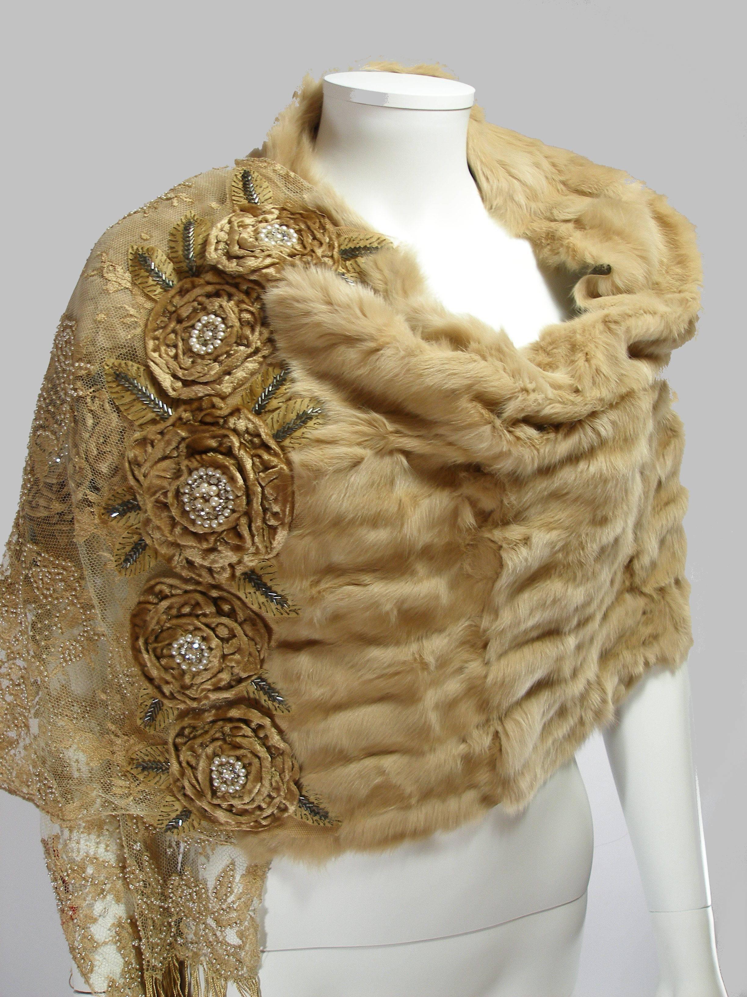 Stunning Limited Edition Valentino Jewel Embellished Lace and Rabbit fur Scarf  In Excellent Condition In VERGT, FR