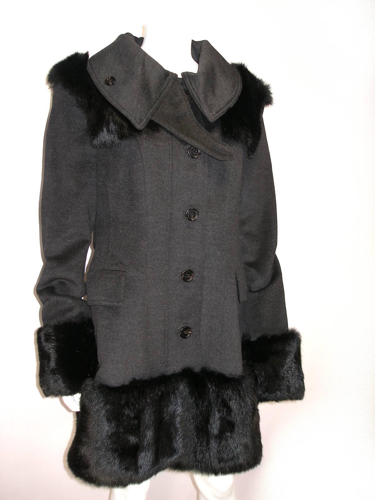 FANTASTIC Burberry Prorsum Coat
Grey color
Wool 85 %and cachemire  15 % and real fur rabbit 
Lining 100 % viscose
Size FR 44 or 14US
Like New
Mesures :
Shoulder : 44 cm 17.32 