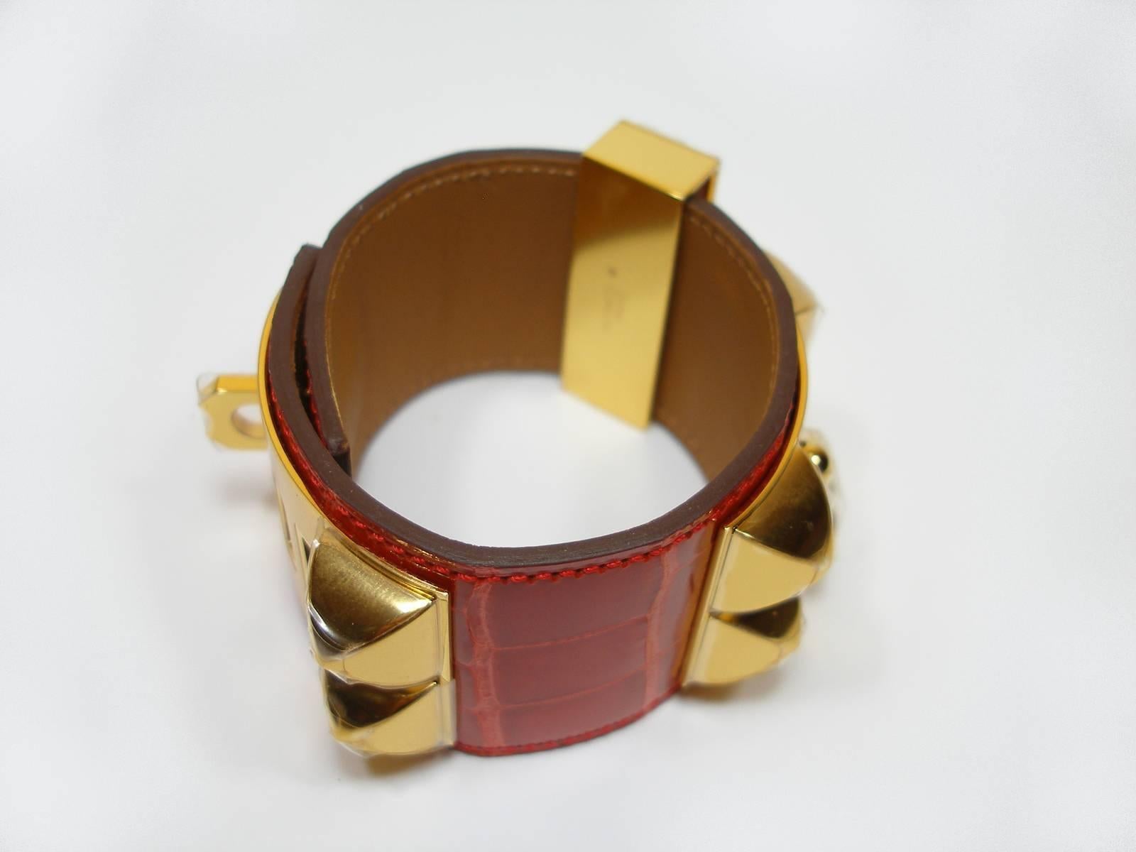 Hermès Bracelet CDC Collier de Chien Alligator Rouge Géranium Gold Hardware In New Condition In VERGT, FR