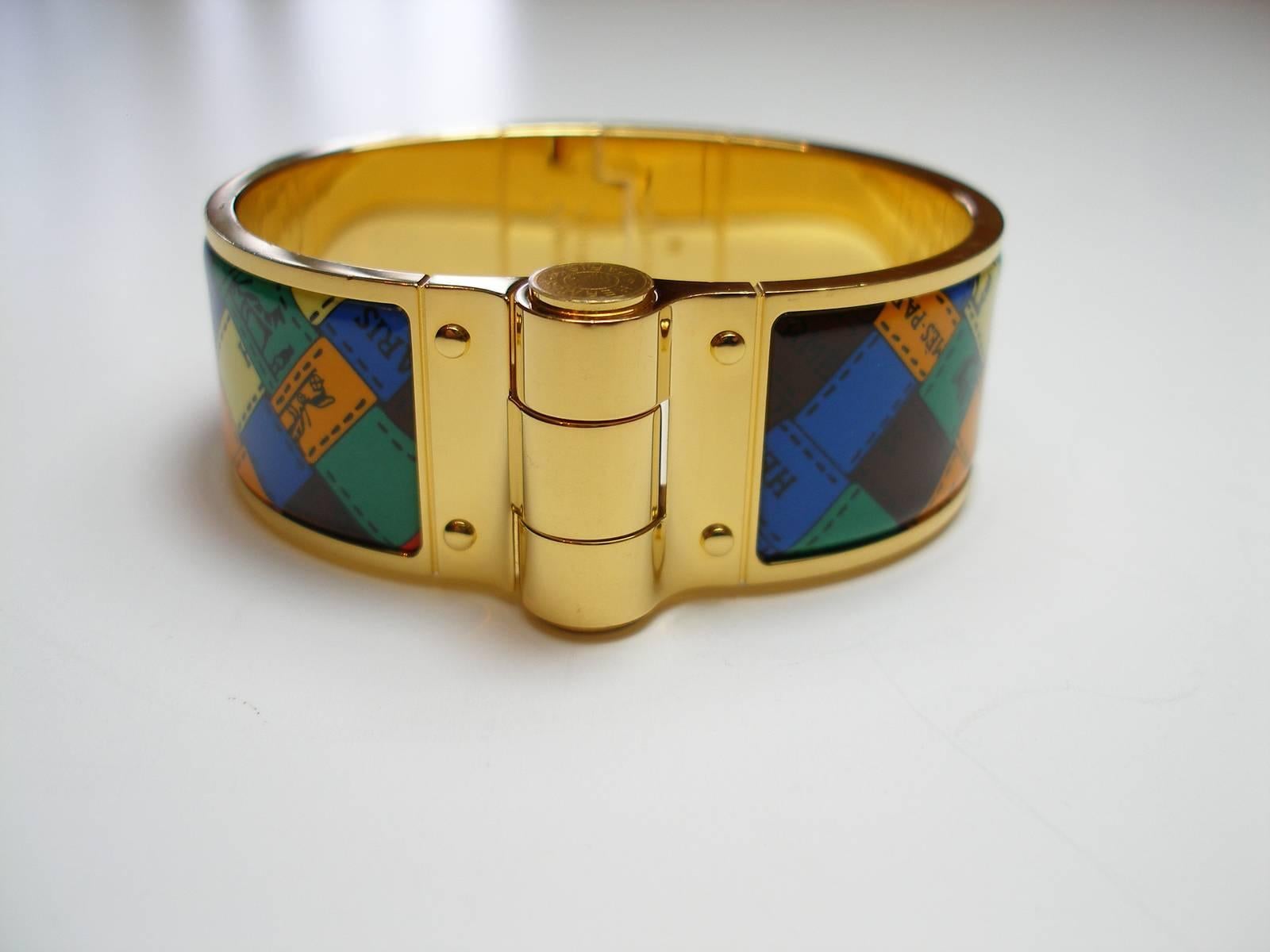 Hermès Charnière Bracelet Bolduc 
Diameter inside : 2.24 " or 6.49 "de circumference
Width : 0.86" / Large Size
Multicolor 
Stamp Hermès Made In France SP 1195 
RTP :$660 
Good Condition : some barely visible scratches on HDW
Please