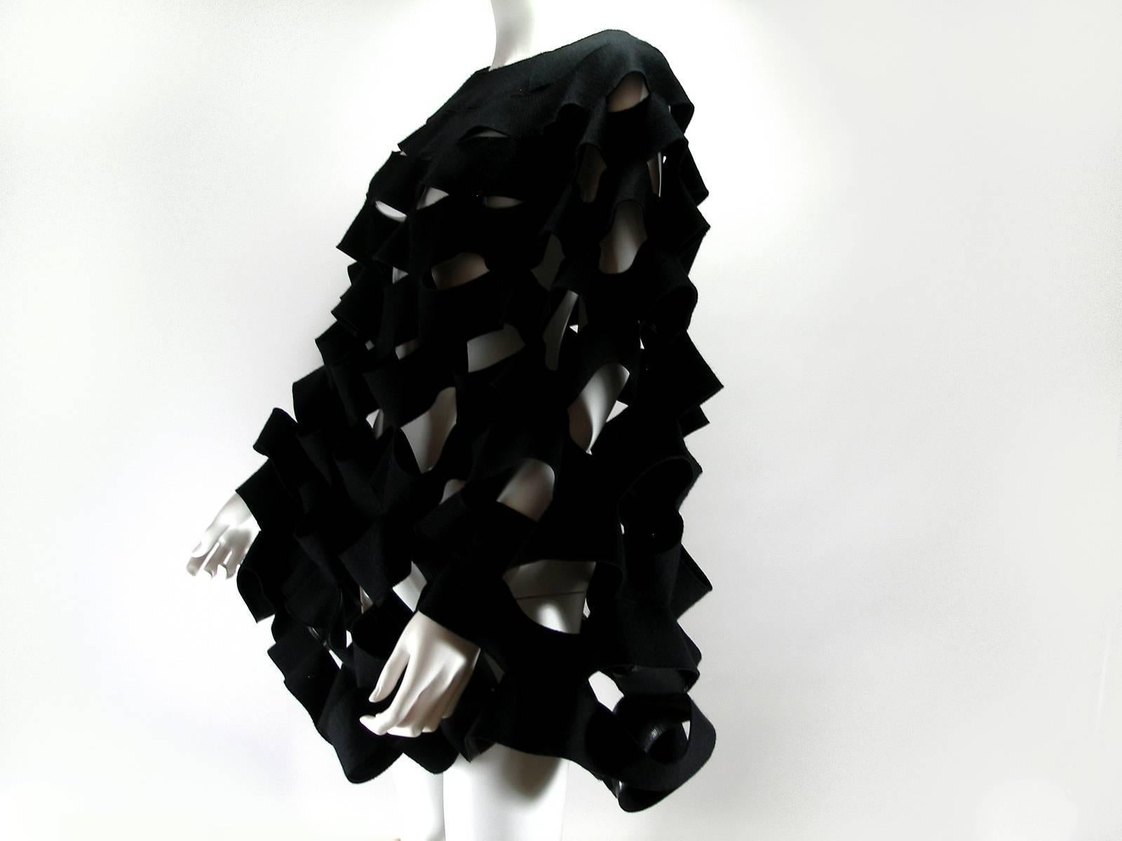 Runway Piéce Junya Watanabe Comme des Garçons Cutout Tiered Cape Poncho M Size 3