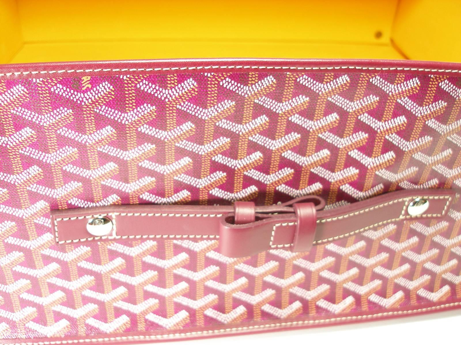 Collectible Caravelle 60 Goyard Folding Suitcase / Like New In New Condition In VERGT, FR