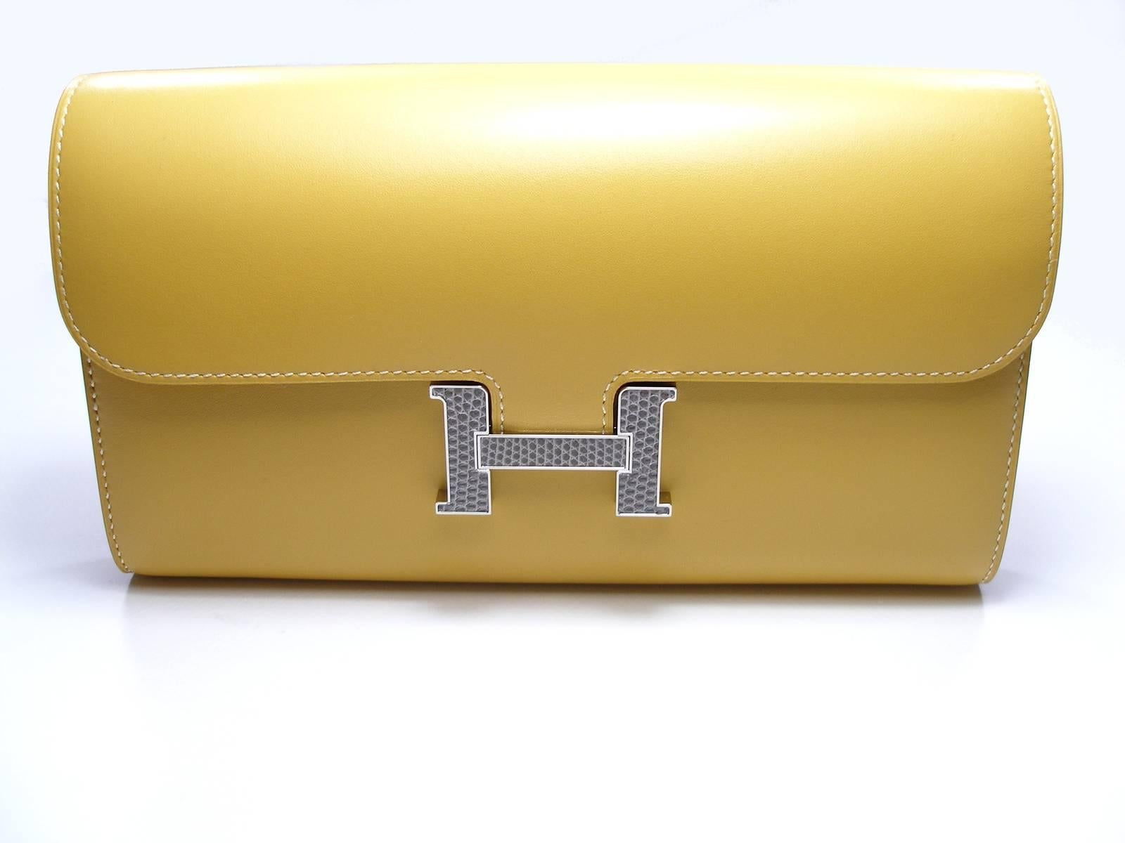  Stunning Hermès Long Wallet Constance        
 and the iconic H clips in lézard
 Leather : veau tadelakt
 Color Paille 
 H in lézard color Agate and palladium
 Condition : Brand New / Never used  
 Dimensions : 20.5 x 11.5 x 3 cm
 Please note for