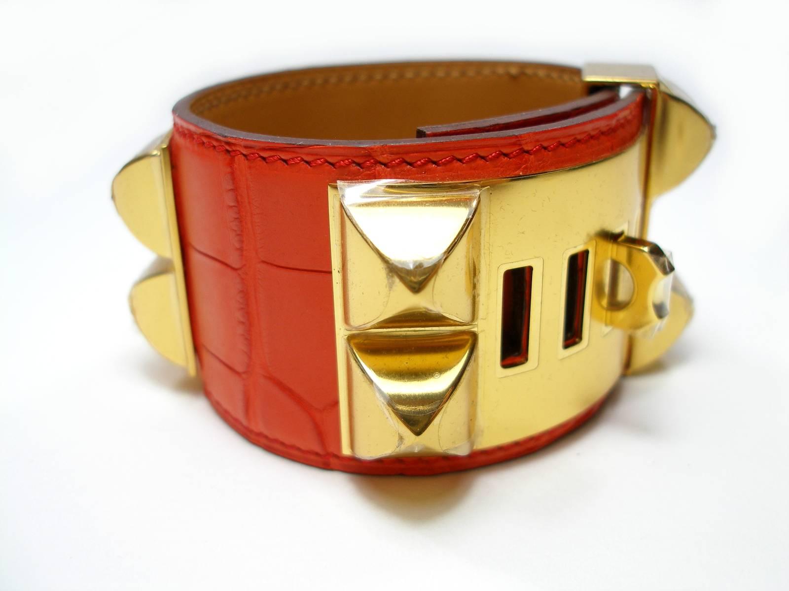 Hermès Bracelet Collier de Chien Alligator Mat Orange Poppy and Gold Plated HDW In New Condition In VERGT, FR