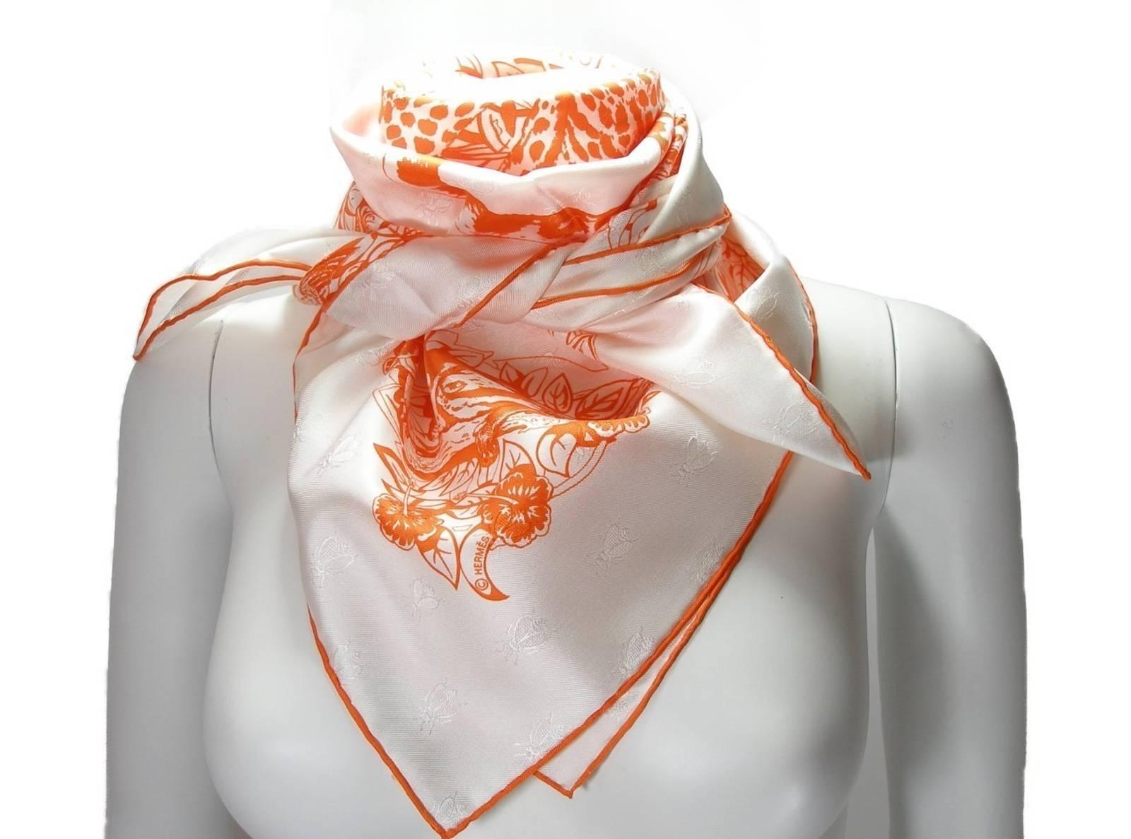 This is a rare scarf is designed by Dallet. 
This scarf is a real piece of art! You will enjoy wearing it.
Jungle Love Tatto
Orange and crème
BRAND NEW
90 cm
Sorry no box
Thank you for visiting my shop !



