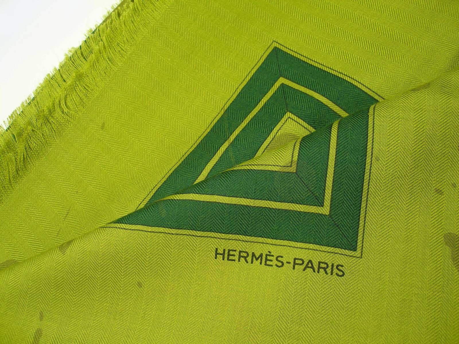 Hermès Imprimeur Fou Cheval Surprise Cachemire Shawl with Fringes In New Condition In VERGT, FR