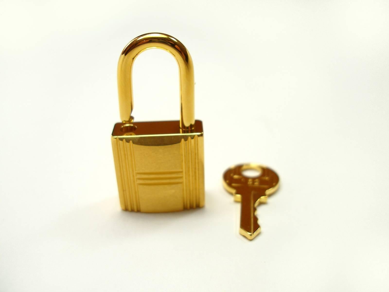 Hermès Cadenas Lock 2 Keys For Birkin or Kelly bag Gold plated shiny and brushed In Excellent Condition In VERGT, FR
