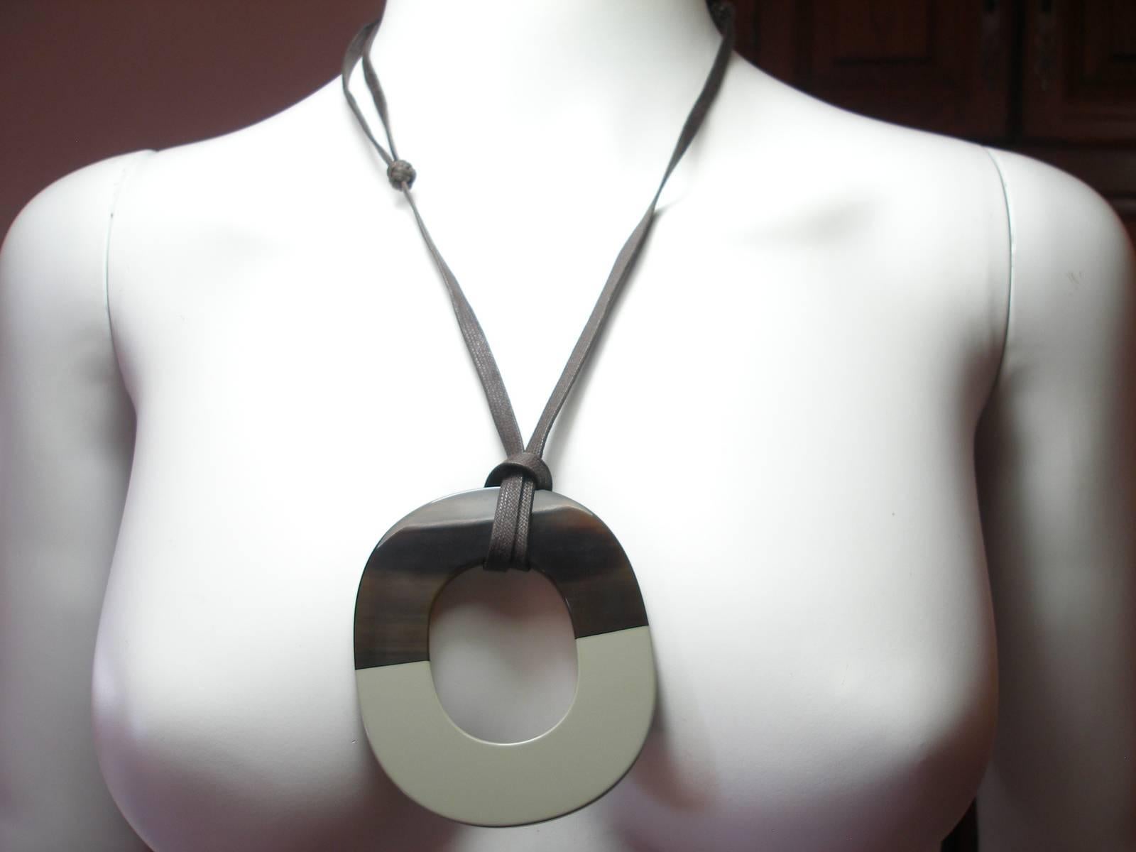 Hermès Pendentif Isthme Corne de Buffle and laque Flanelle GM Size 5