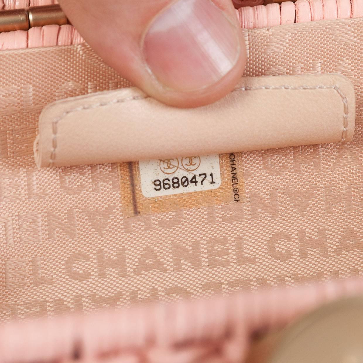Women's Rare Chanel Pink Wicker Straw Heart Closure 2-Way Handle or Crossbody Bag NWT