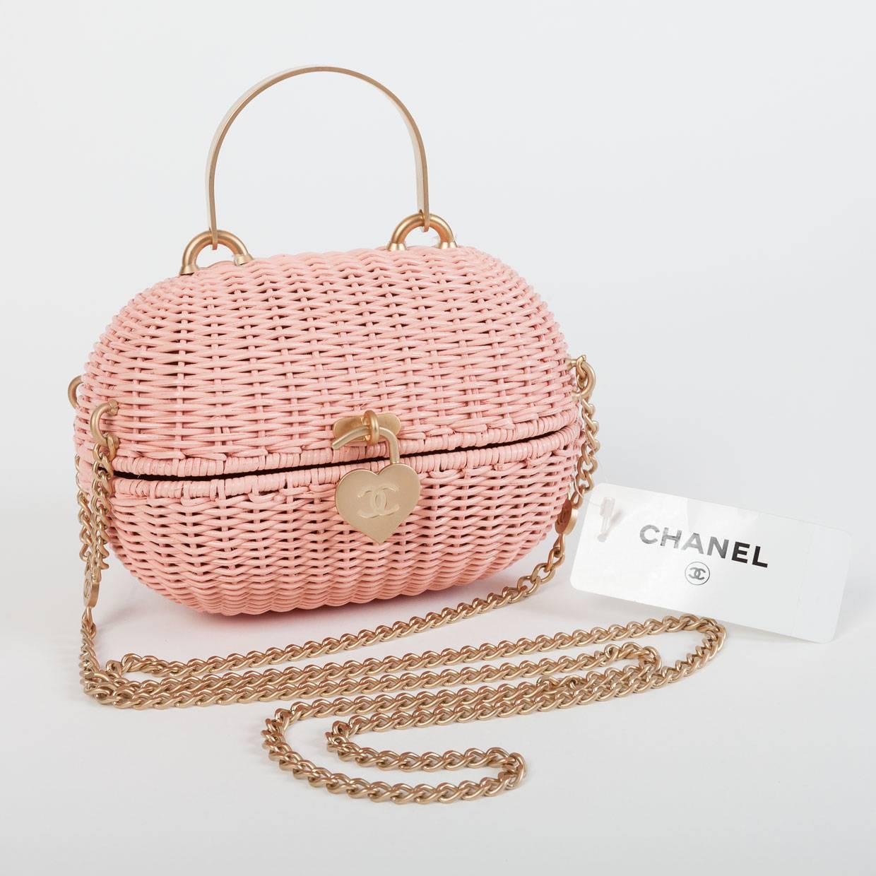 Rare Chanel Pink Wicker Straw Heart Closure 2-Way Handle or Crossbody Bag NWT 2