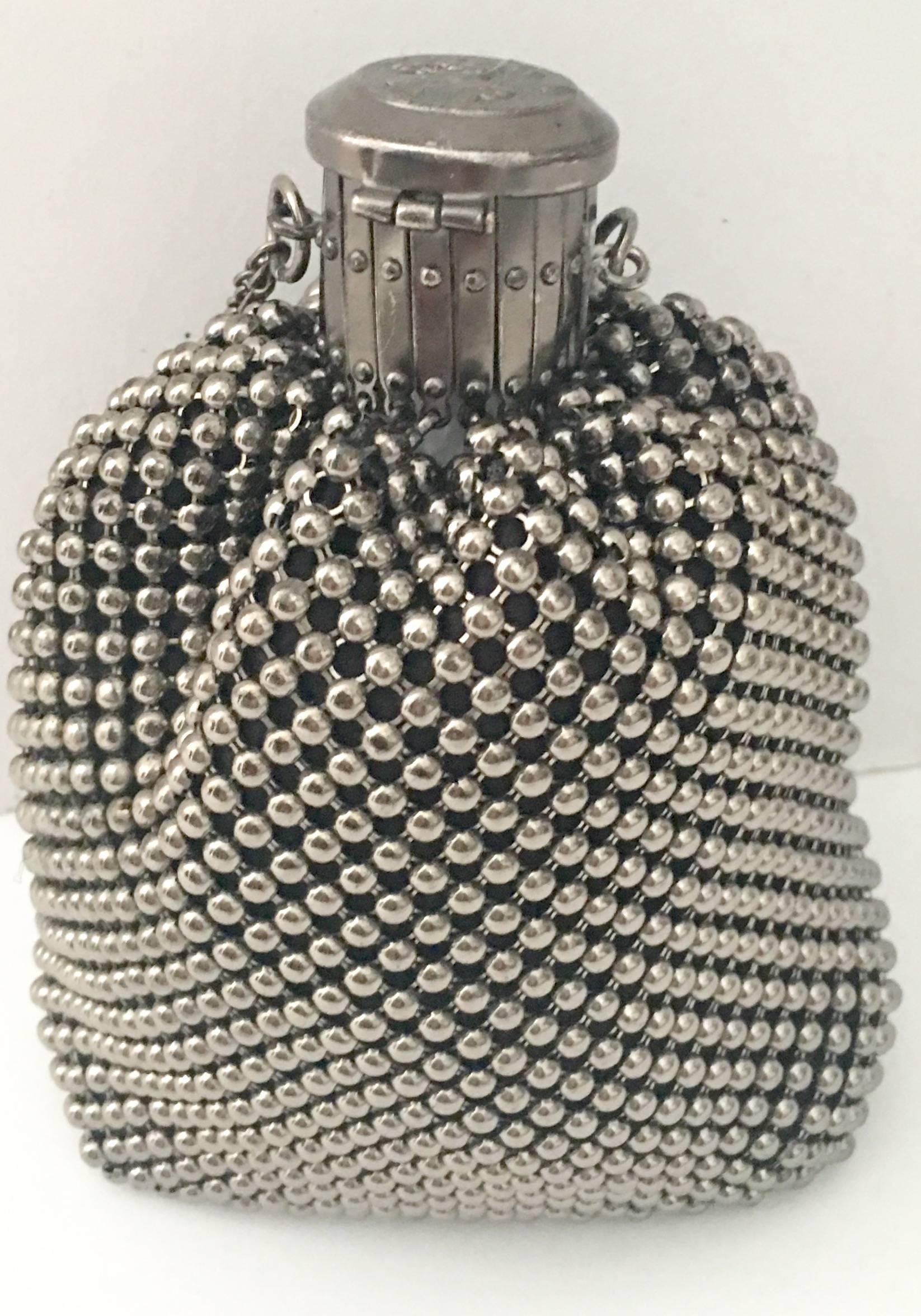 Art Deco Gunmetal Silver Bead Gate Top Beggars Handbag In Excellent Condition In West Palm Beach, FL