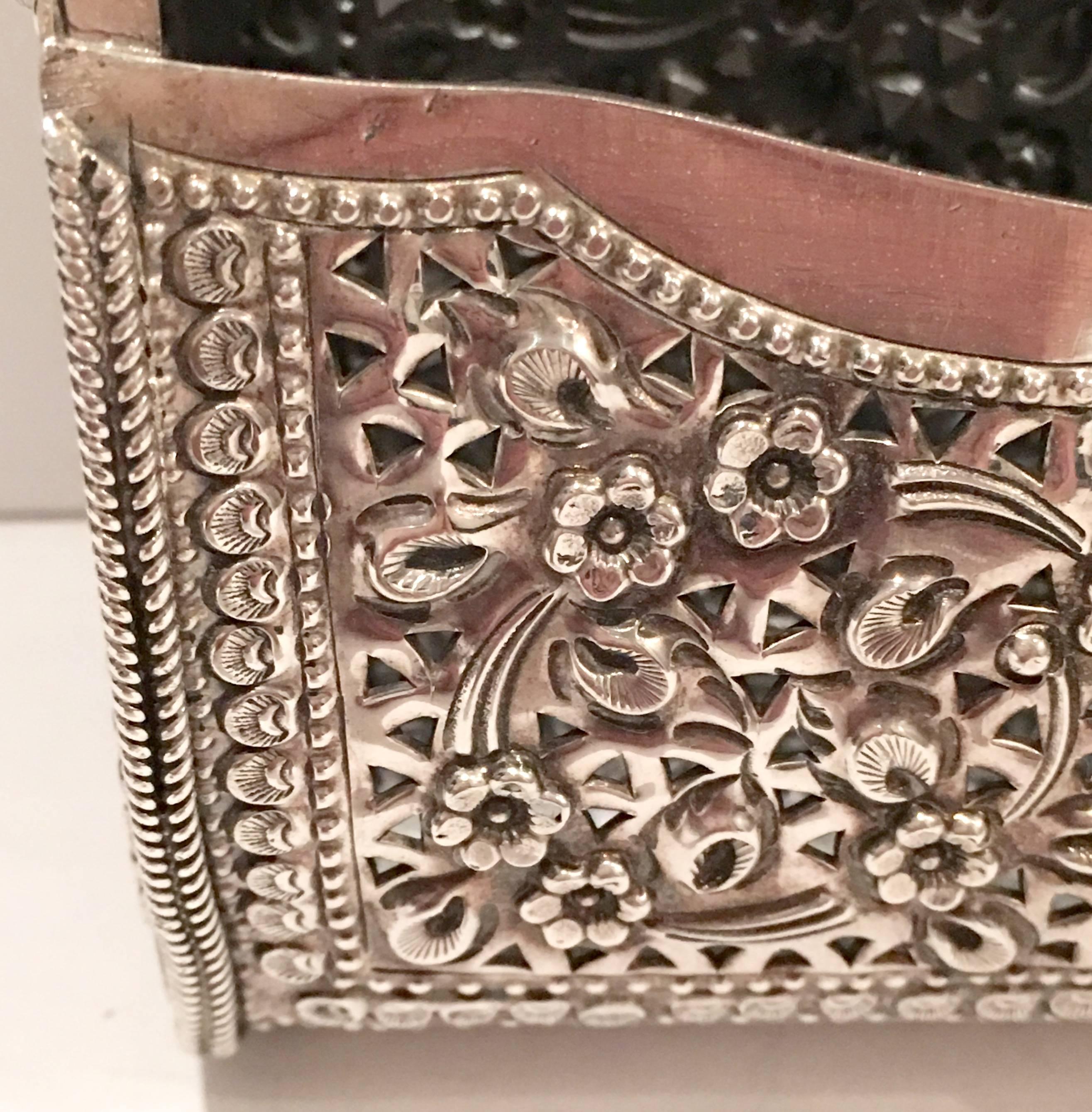 Sterling Silver Floral Filigree Box Minaudiere Handbag In Excellent Condition In West Palm Beach, FL