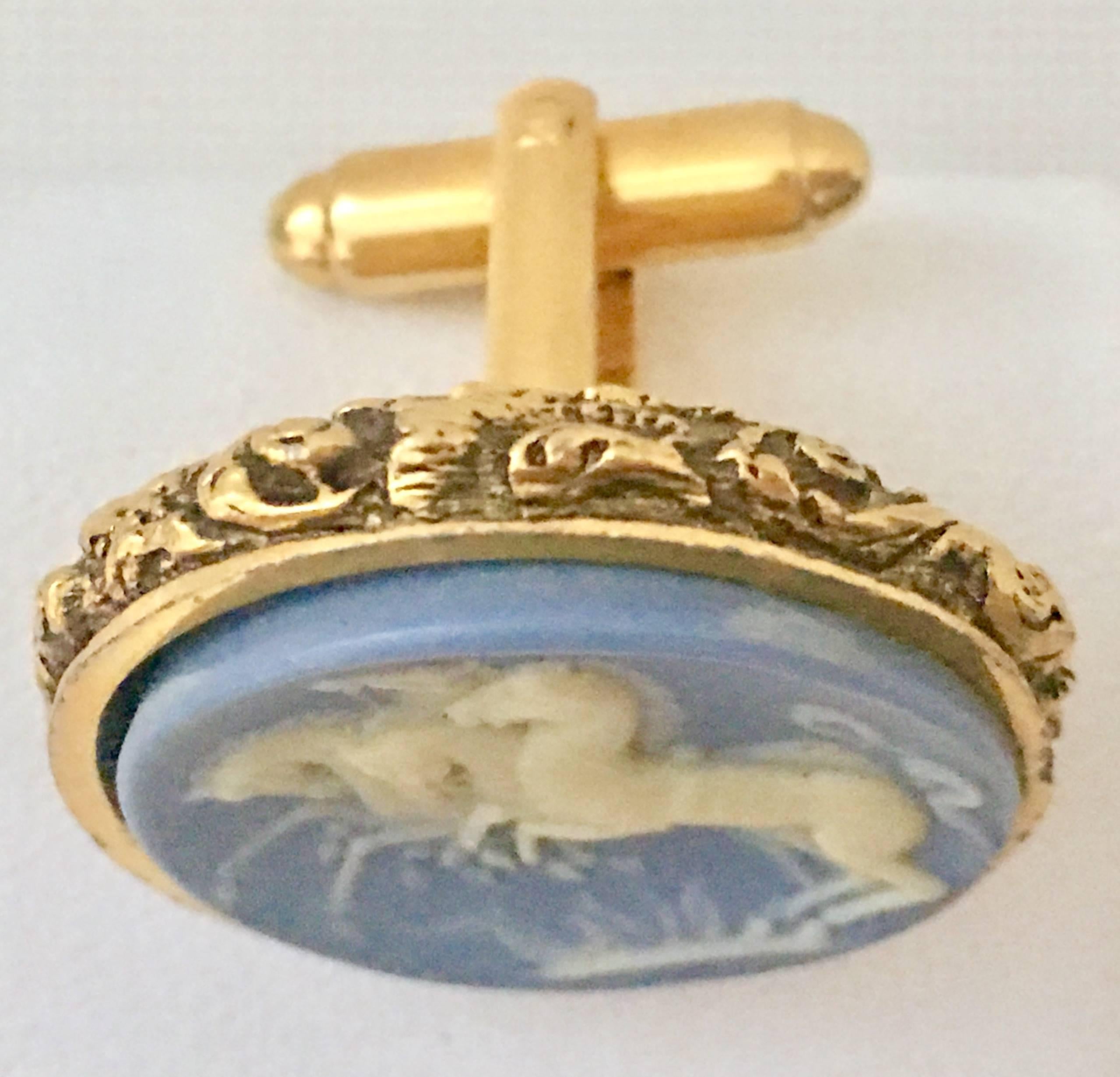 Women's or Men's Mid-Century Gold Wedgwood Cameo Style Incolay 