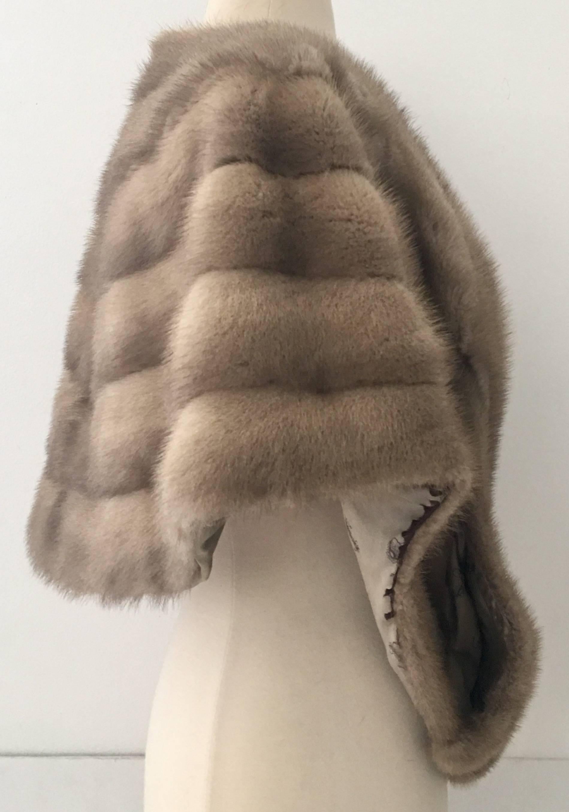 Gray 1940s Coulters Los Angeles Mink Fur Capelet
