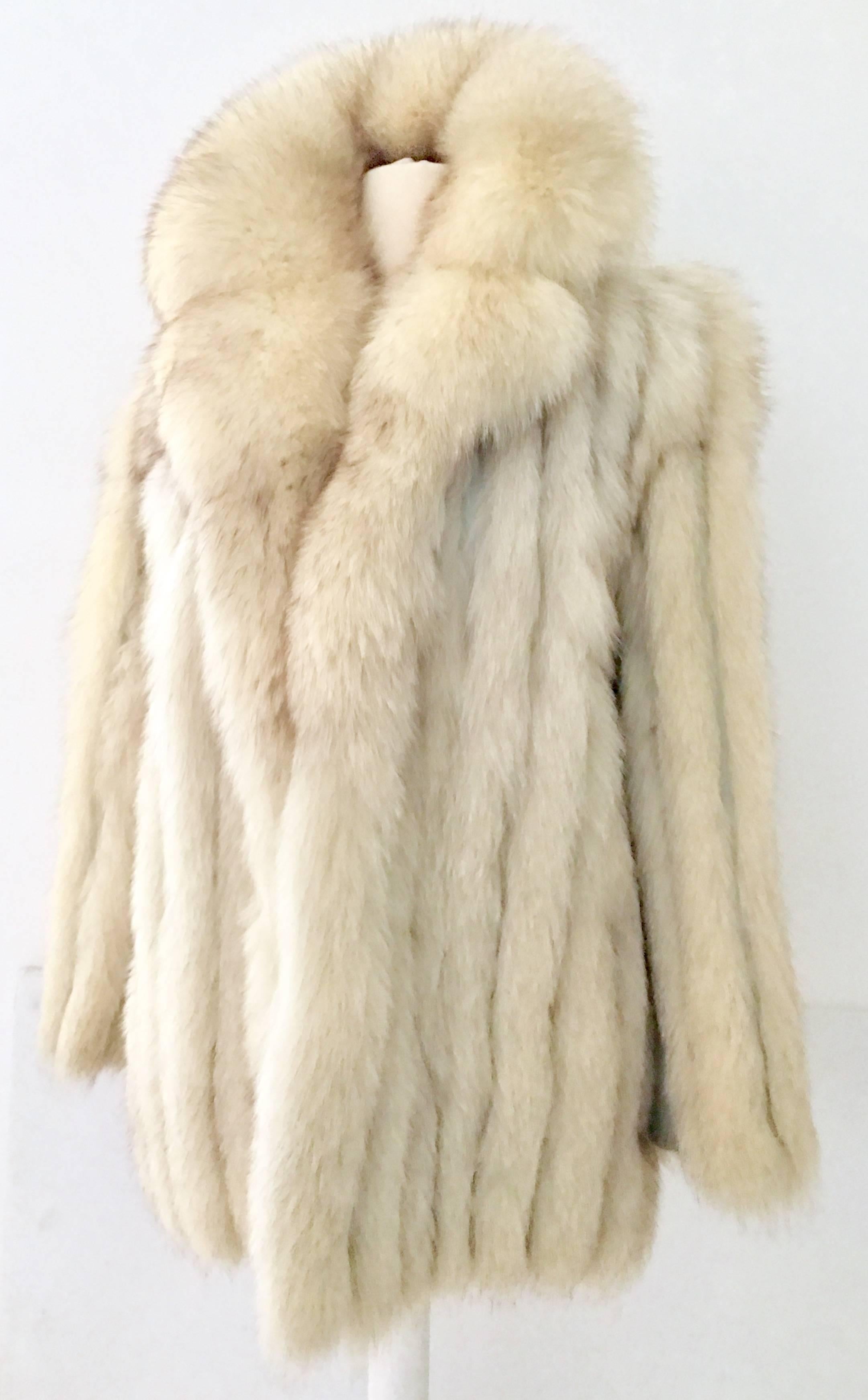 1970'S Silver Fox Fur Coat by, Nigbor Furs. This well preserved piece features grey leather panels and a winter white brown tip fox fur pelt design. It is fully lined with two side pockets and two invisible front closures. Size not marked, fits like